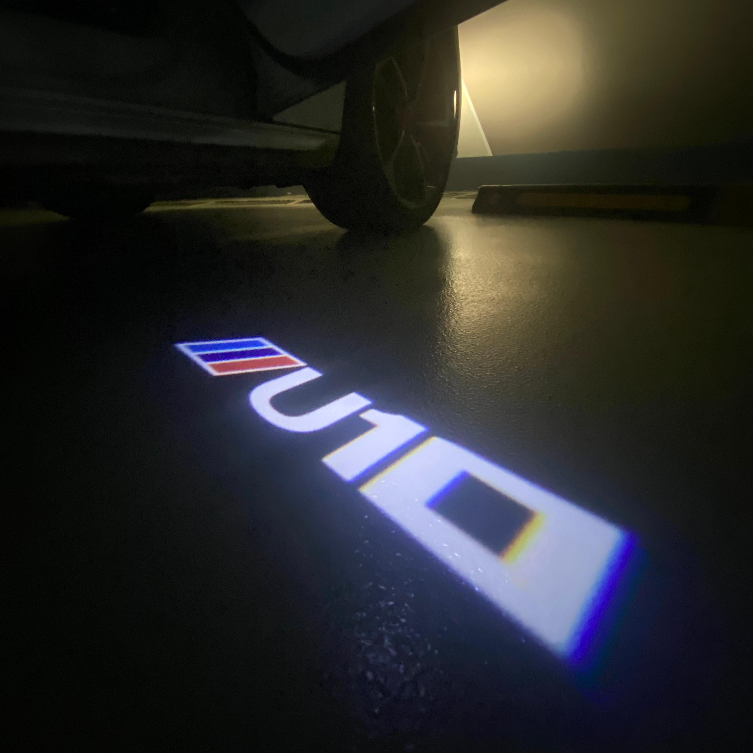 ÉCLAIRAGE DE PROJECTEUR BMW M3 LOGO Nr.24 (quantité 1 = 1 jeux / 2 feux de porte)