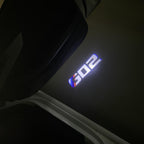 BMW M3 LOGO PROJECTOR LIGHTS Nr.24 (الكمية 1 = 1 مجموعة / 2 أضواء باب)