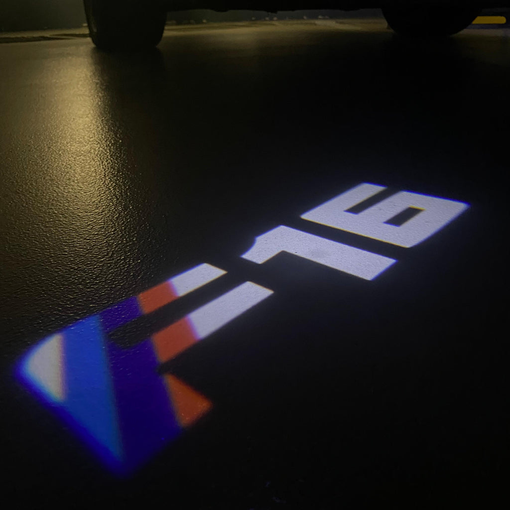LUCES DE PROYECTOR DEL LOGOTIPO BMW M3 Nr.24 (cantidad 1 = 1 juegos / 2 luces de puerta)