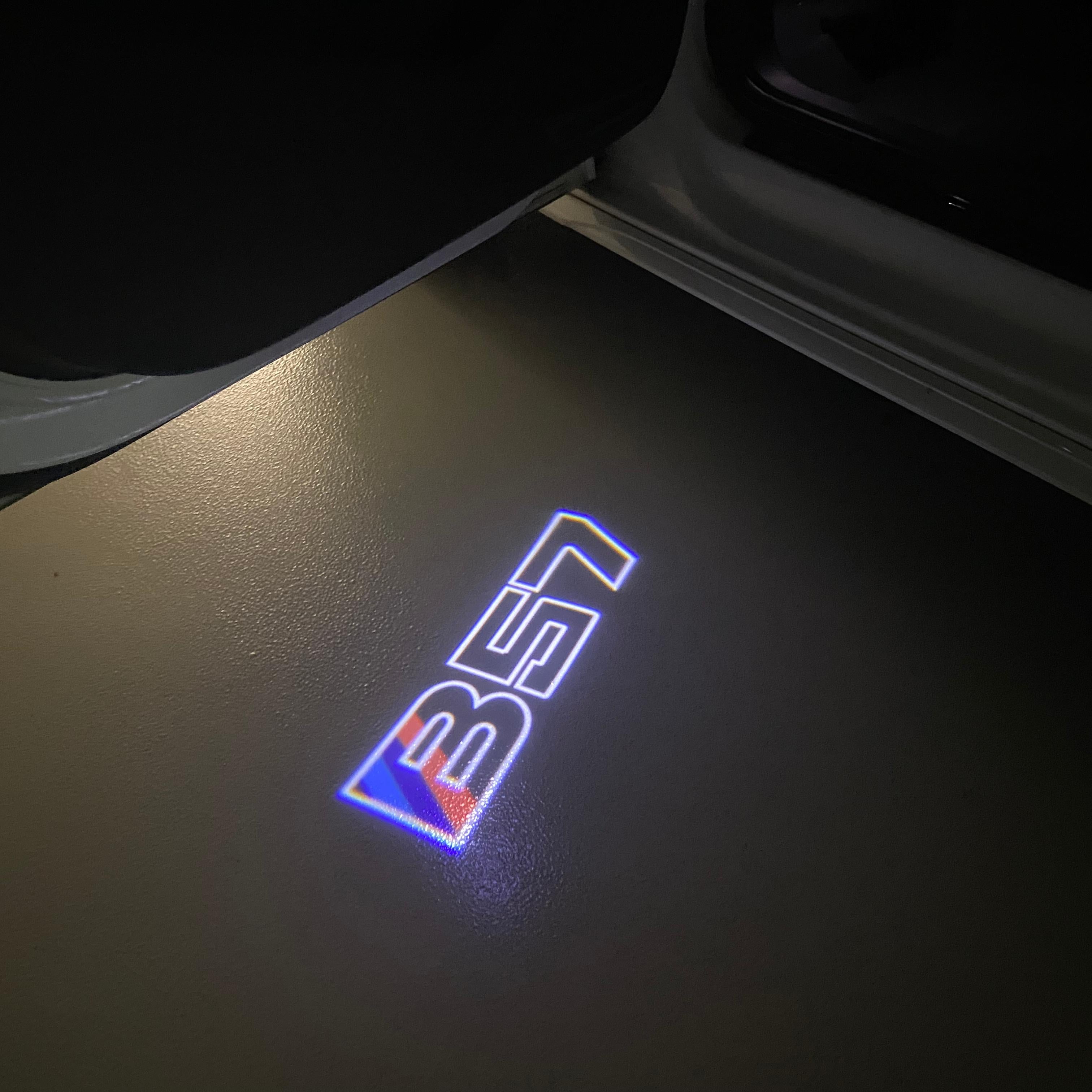 ÉCLAIRAGE DE PROJECTEUR BMW M3 LOGO Nr.24 (quantité 1 = 1 jeux / 2 feux de porte)