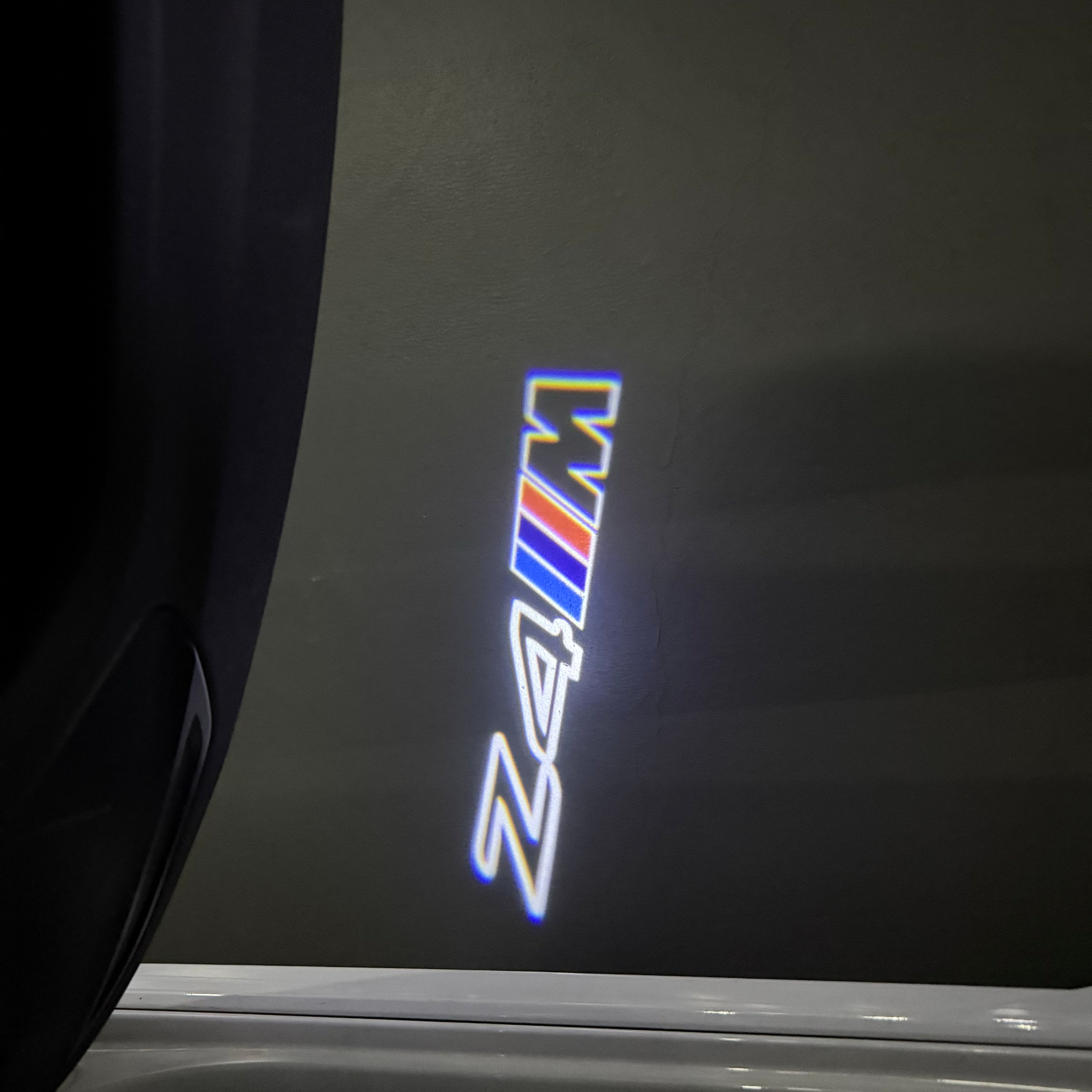 BMW Z4M  LOGO PROJECTOT LIGHTS (quantity 1 = 1 sets/2 door lights) Nr.6024q0t0132
