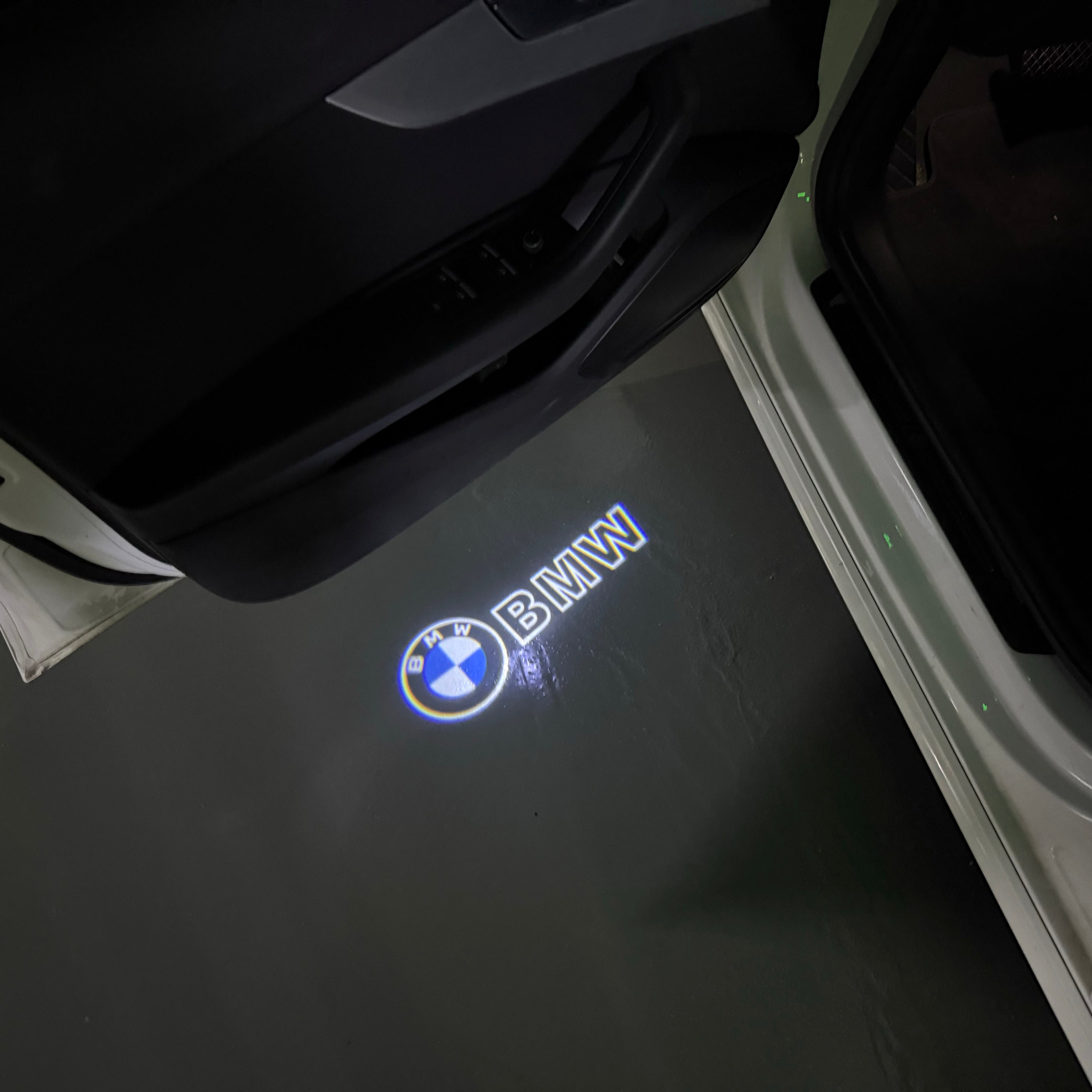 BMW LOGO PROJECTOT LIGHTS Nr.01 (quantité 1 = 1 ensemble/2 feux de porte)