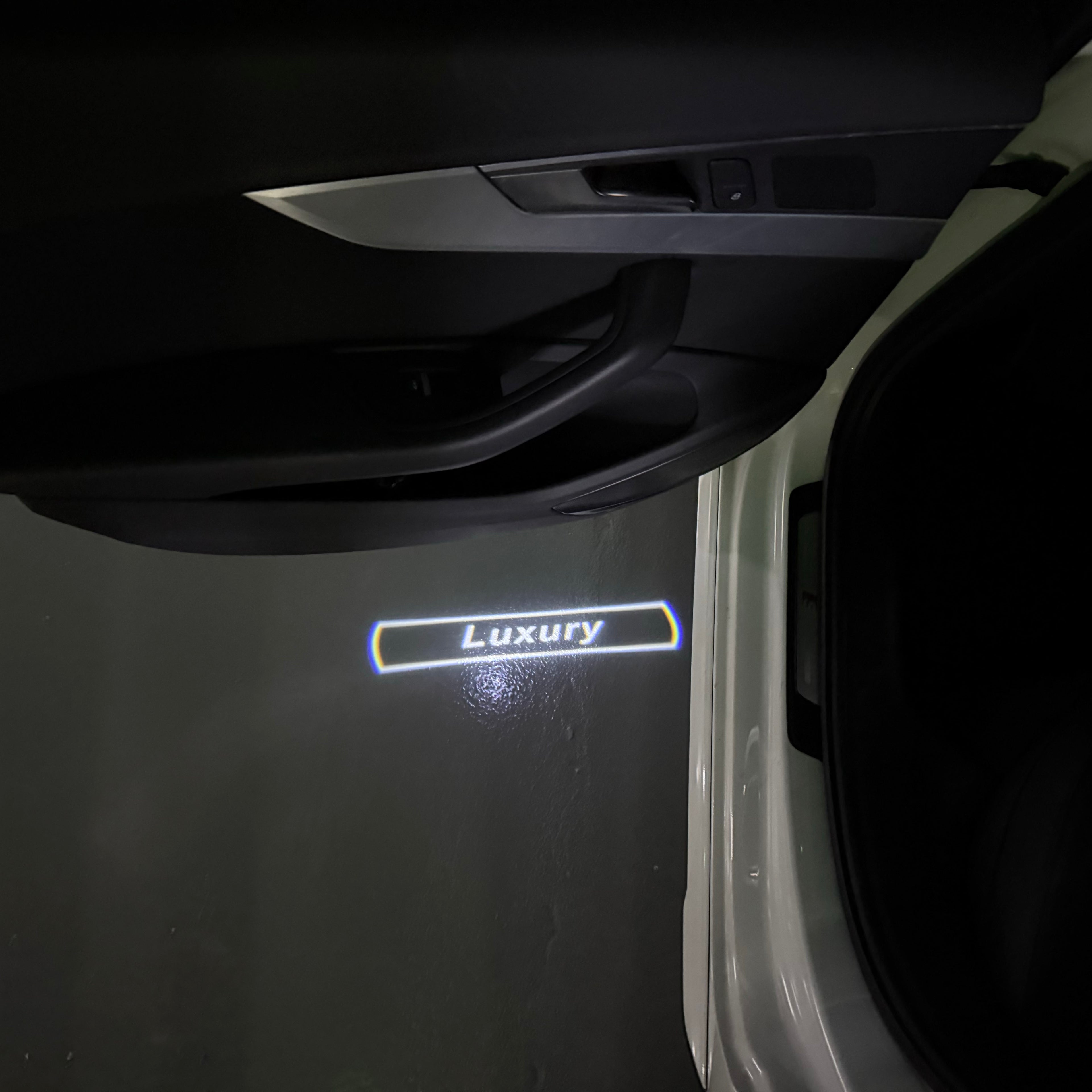 BMW M3 LOGO PROJECTOR LIGHTS Nr.24 (الكمية 1 = 1 مجموعة / 2 أضواء باب)