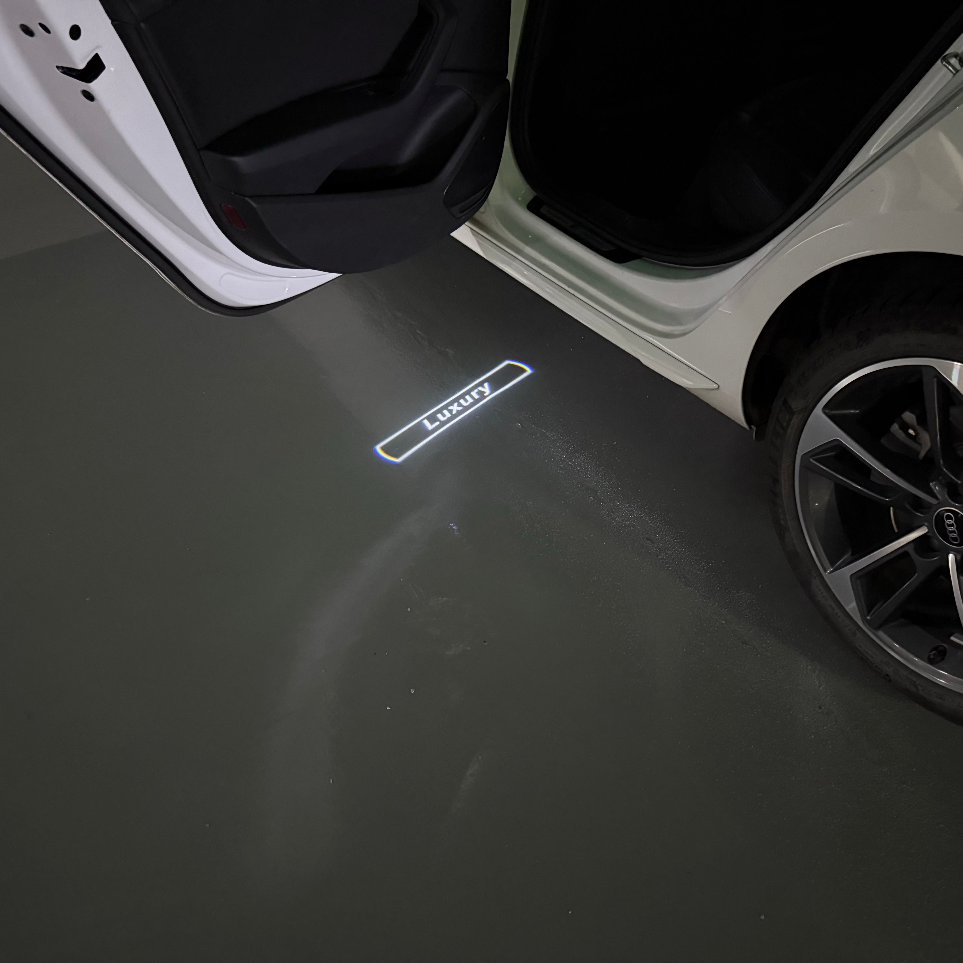 BMW M3 LOGO PROJECTOR LIGHTS Nr.24 (الكمية 1 = 1 مجموعة / 2 أضواء باب)