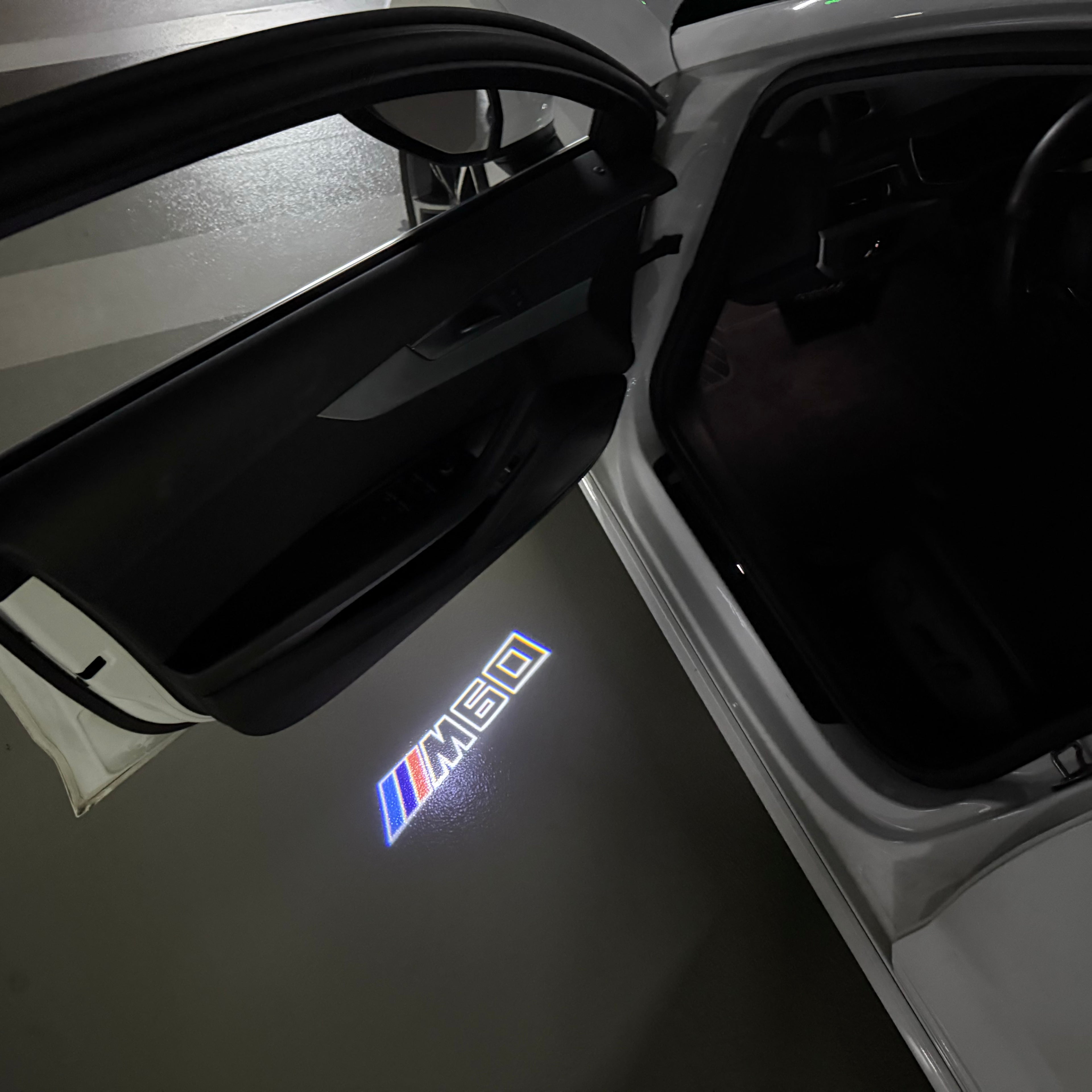 ÉCLAIRAGE DE PROJECTEUR BMW M3 LOGO Nr.24 (quantité 1 = 1 jeux / 2 feux de porte)