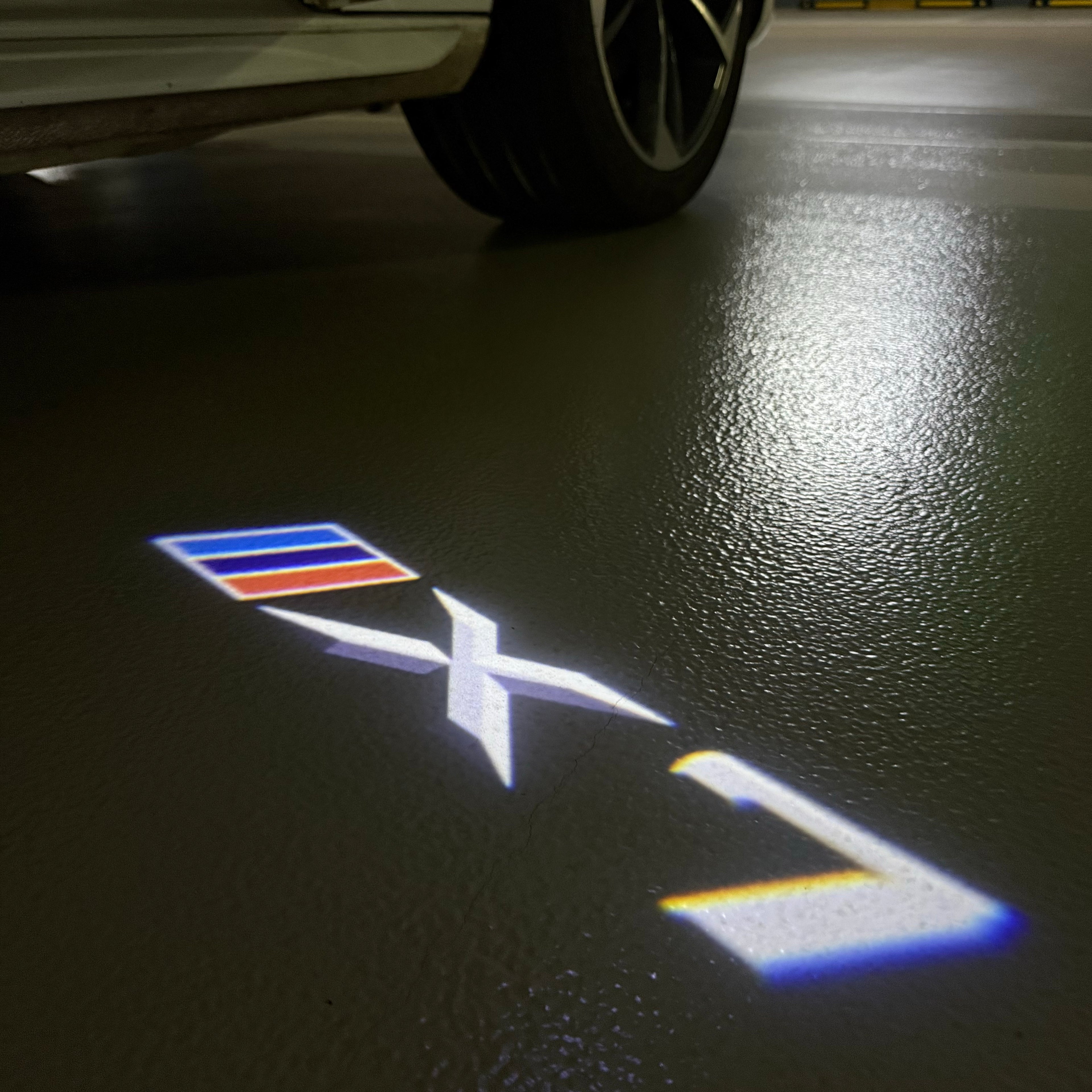 BMW X7  LOGO PROJECTOT LIGHTS (quantity 1 = 1 sets/2 door lights) Nr.6024q0t0117