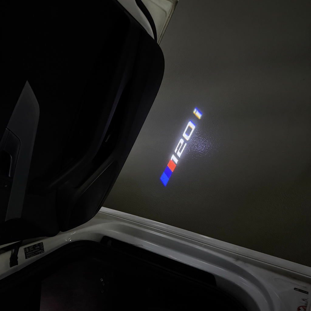 BMW M3 LOGO PROJECTOR LIGHTS Nr.24 (الكمية 1 = 1 مجموعة / 2 أضواء باب)