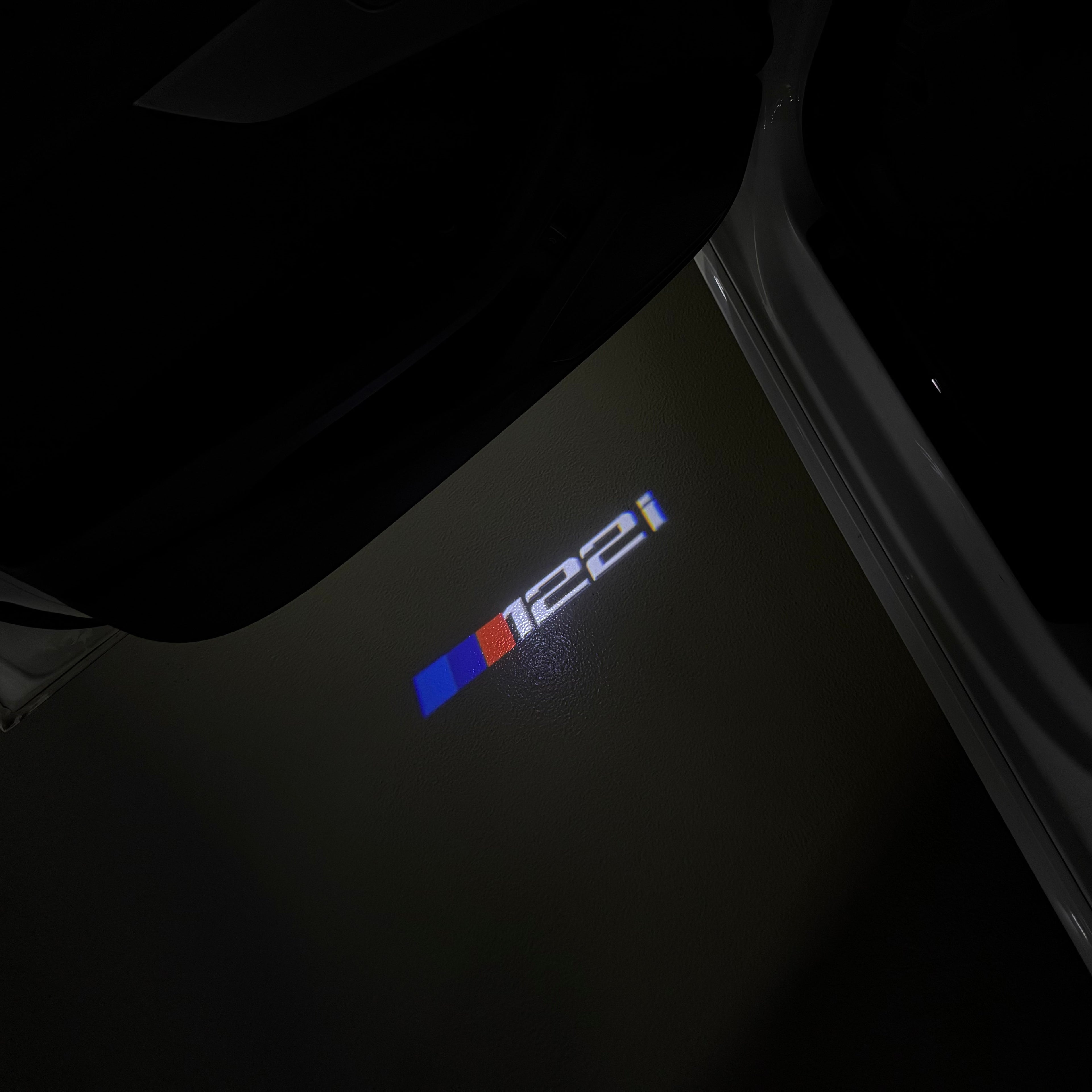BMW M3 LOGO PROJECTOT LIGHTS Nr.24 (Menge 1 = 1 Sets/2 Türleuchten)