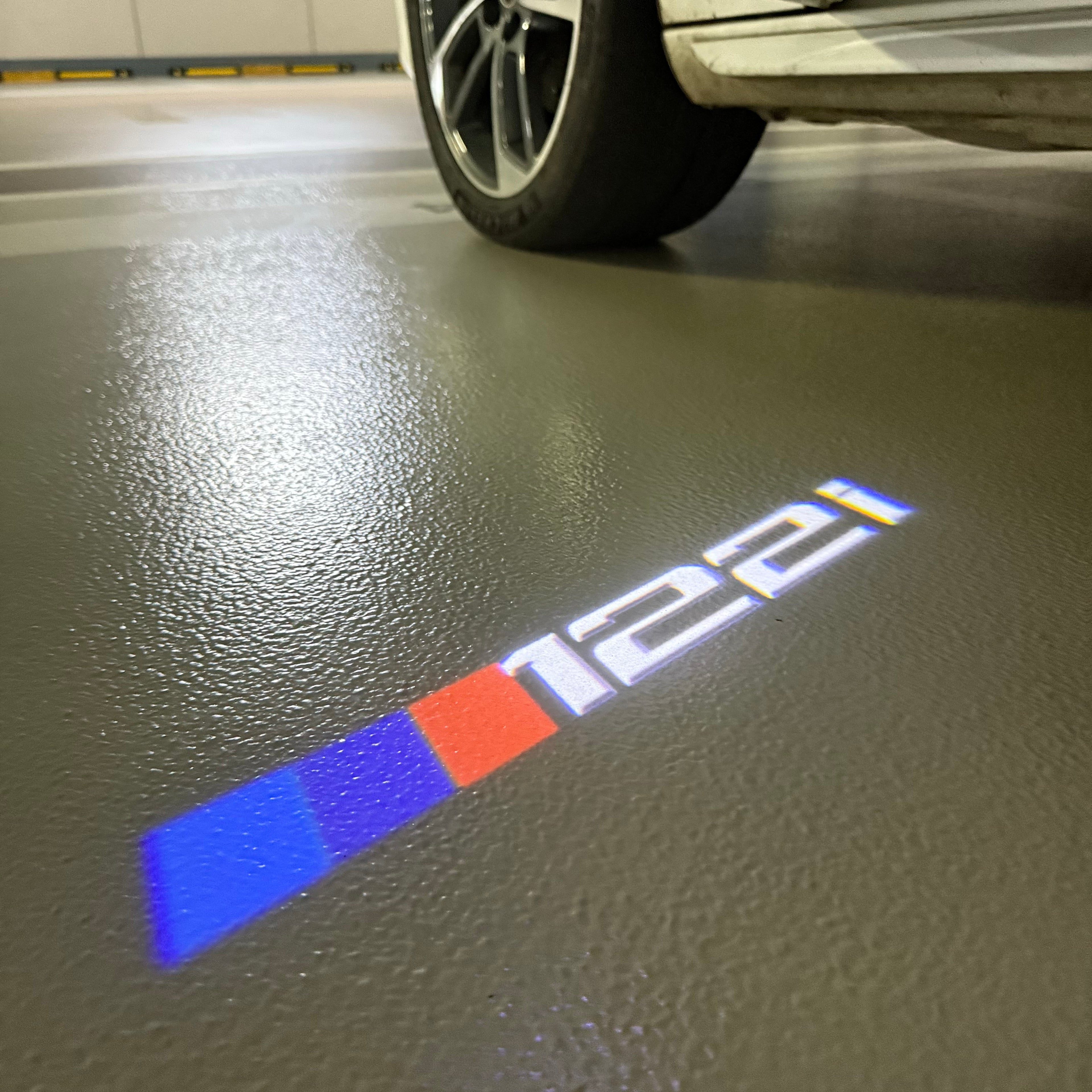 BMW M3 LOGO PROJECTOT LIGHTS Nr.24 (Menge 1 = 1 Sets/2 Türleuchten)