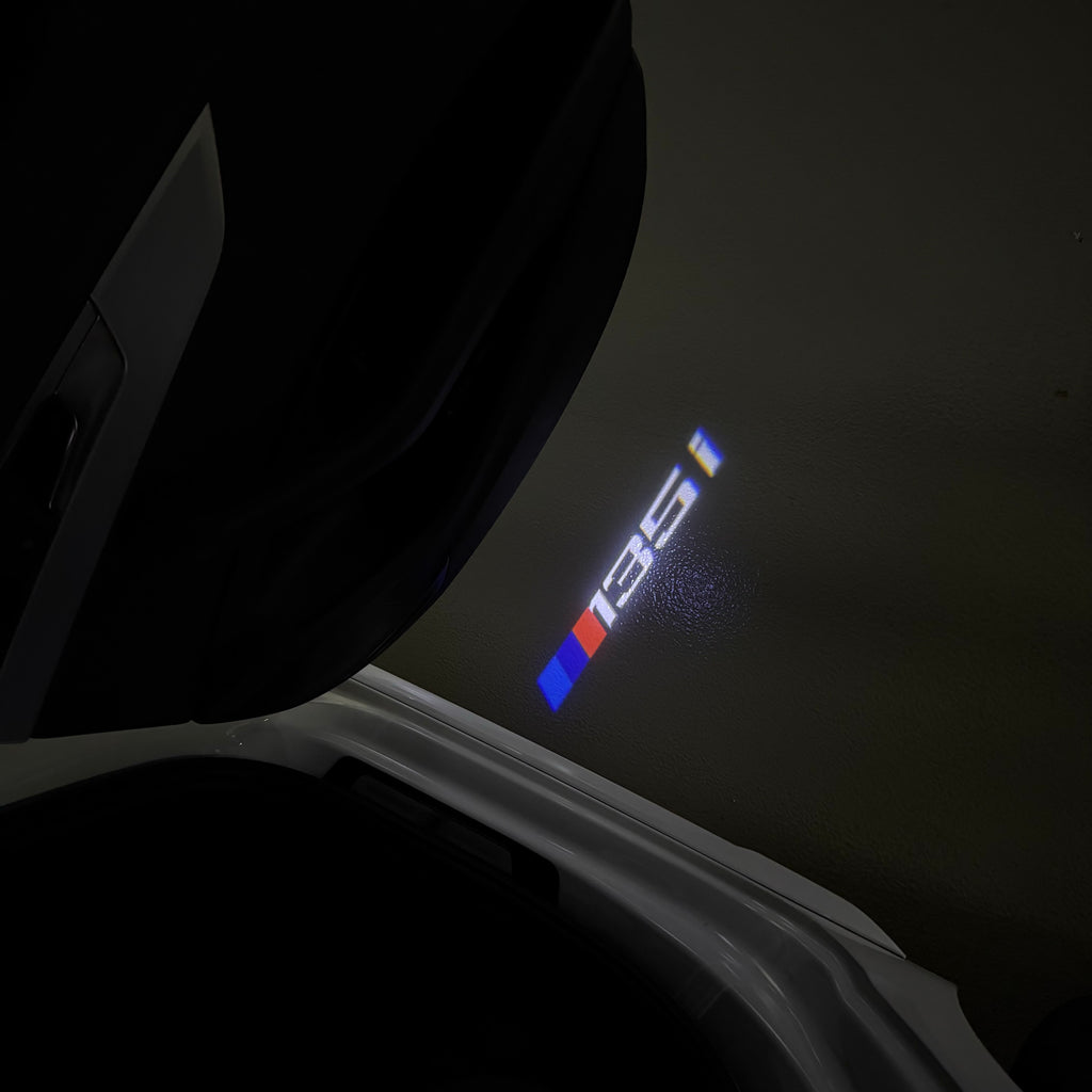 BMW M3 LOGO PROJECTOR LIGHTS Nr.24 (الكمية 1 = 1 مجموعة / 2 أضواء باب)
