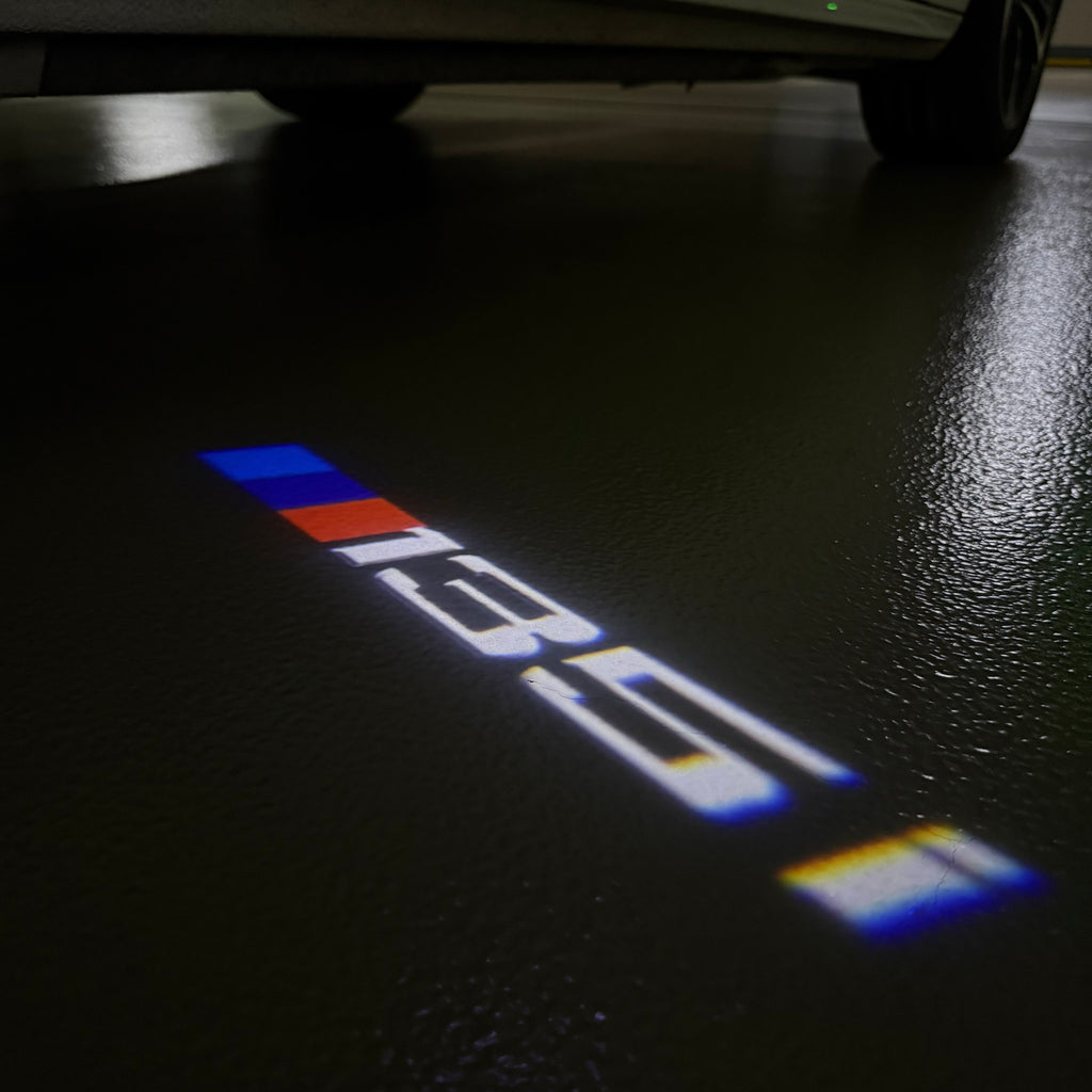 BMW M3 LOGO PROJECTOR LIGHTS Nr.24 (الكمية 1 = 1 مجموعة / 2 أضواء باب)