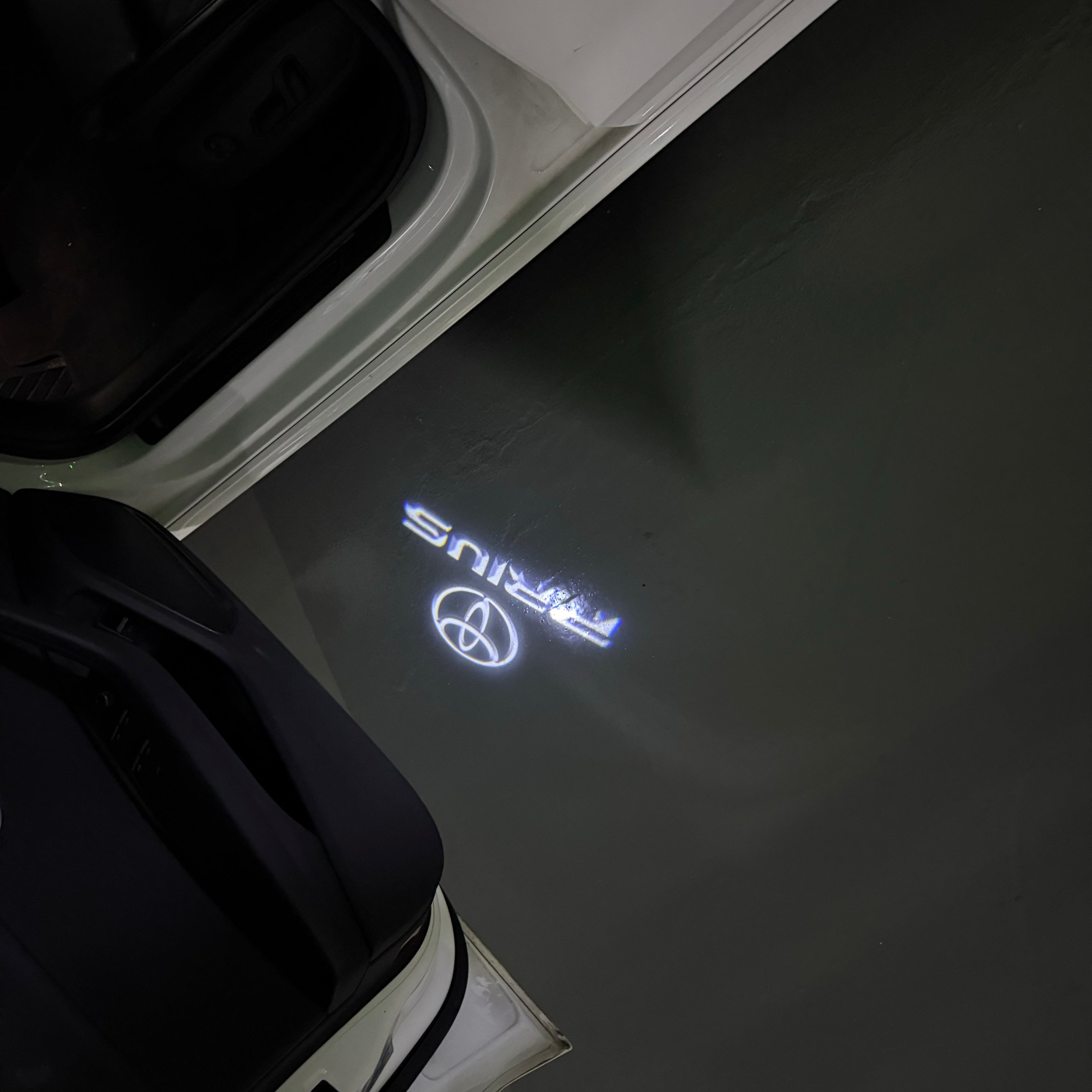 Toyota LOGO PROJECROTR LIGHTS Nr.02 (quantité 1 = 1 ensembles / 2 feux de porte)
