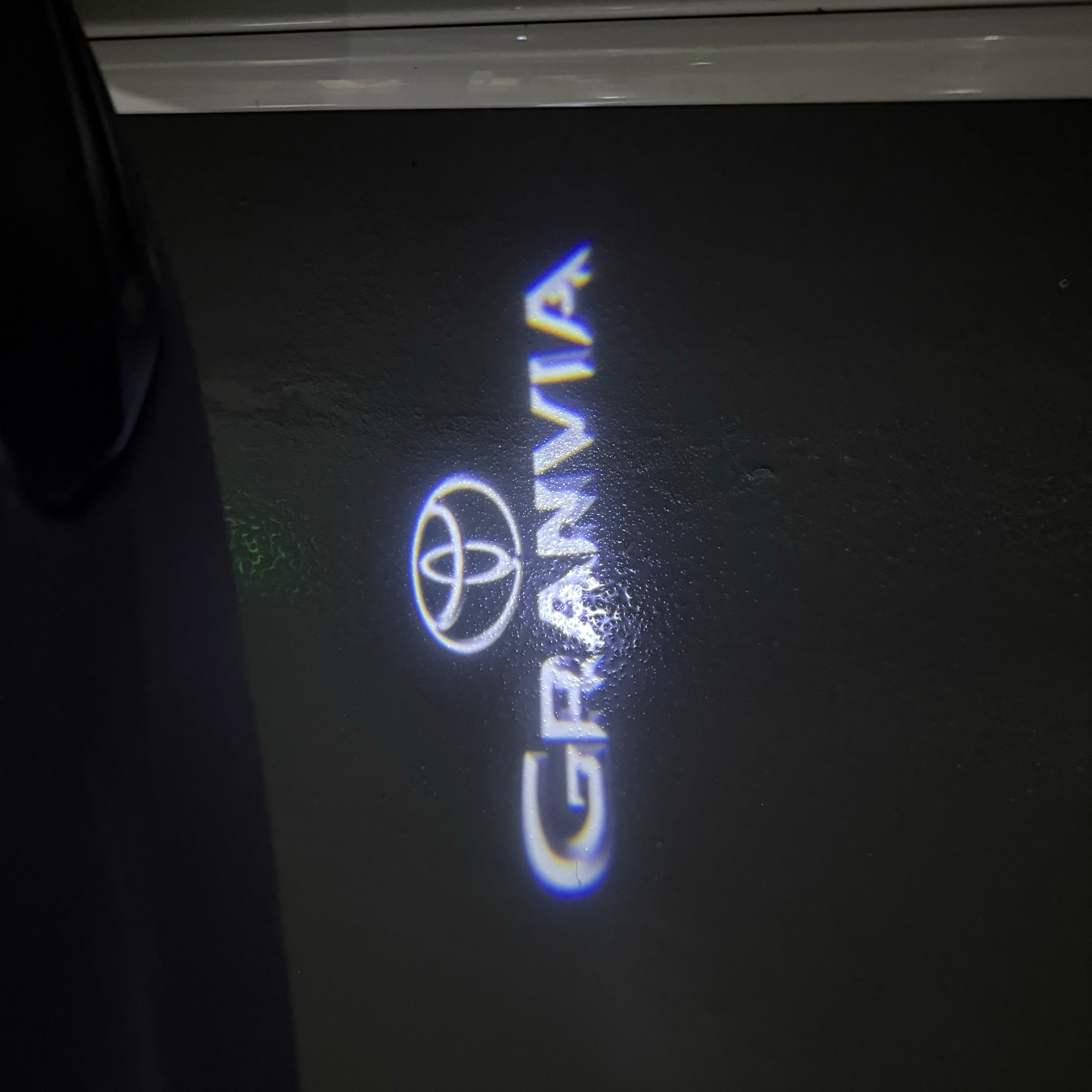 Toyota LOGO PROJECROTR LIGHTS Nr.02 (quantité 1 = 1 ensembles / 2 feux de porte)