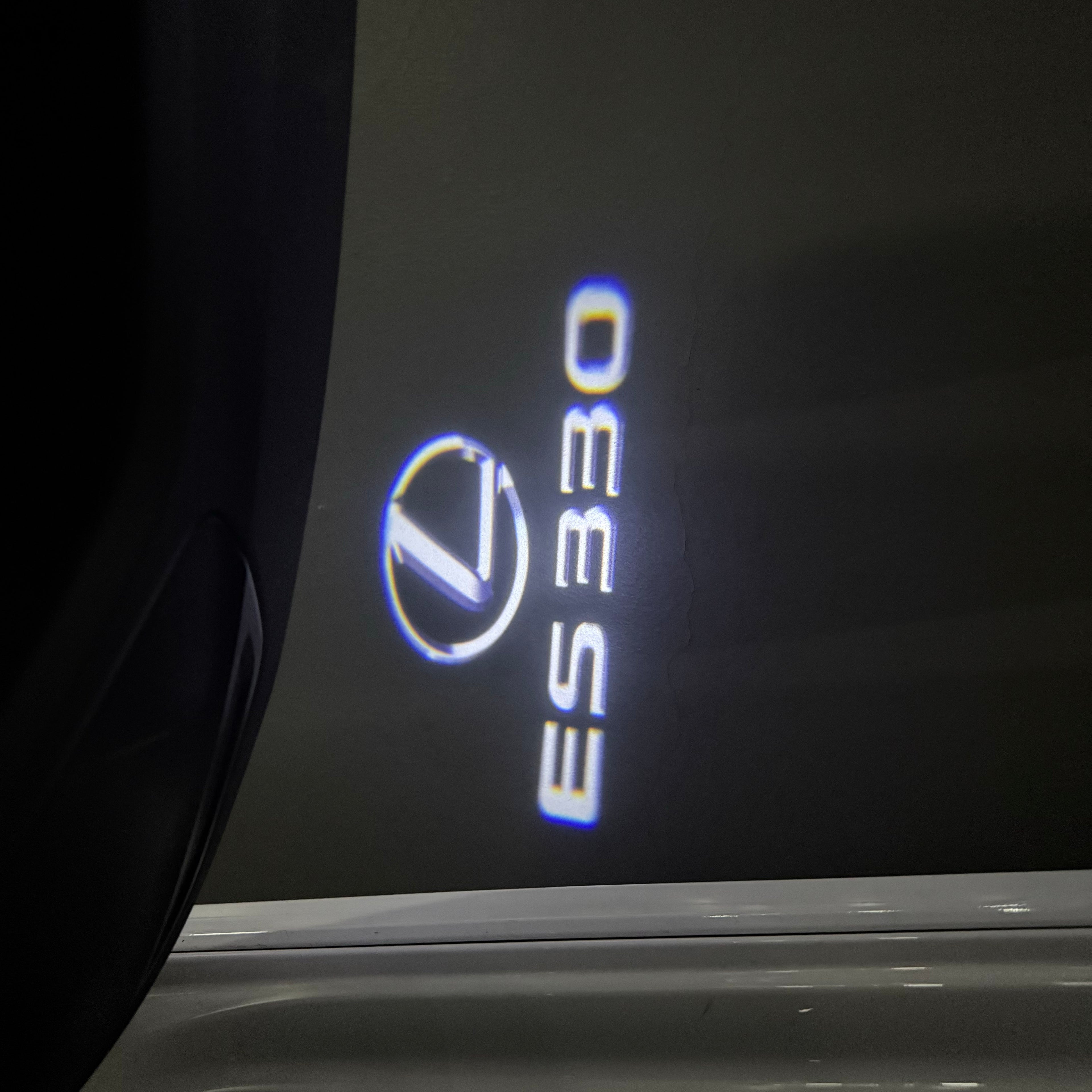 LEXUS ES 330 LOGO PROJECROTR LIGHTS (quantity 1 = 1 sets/2 door lights)Nr.01a85