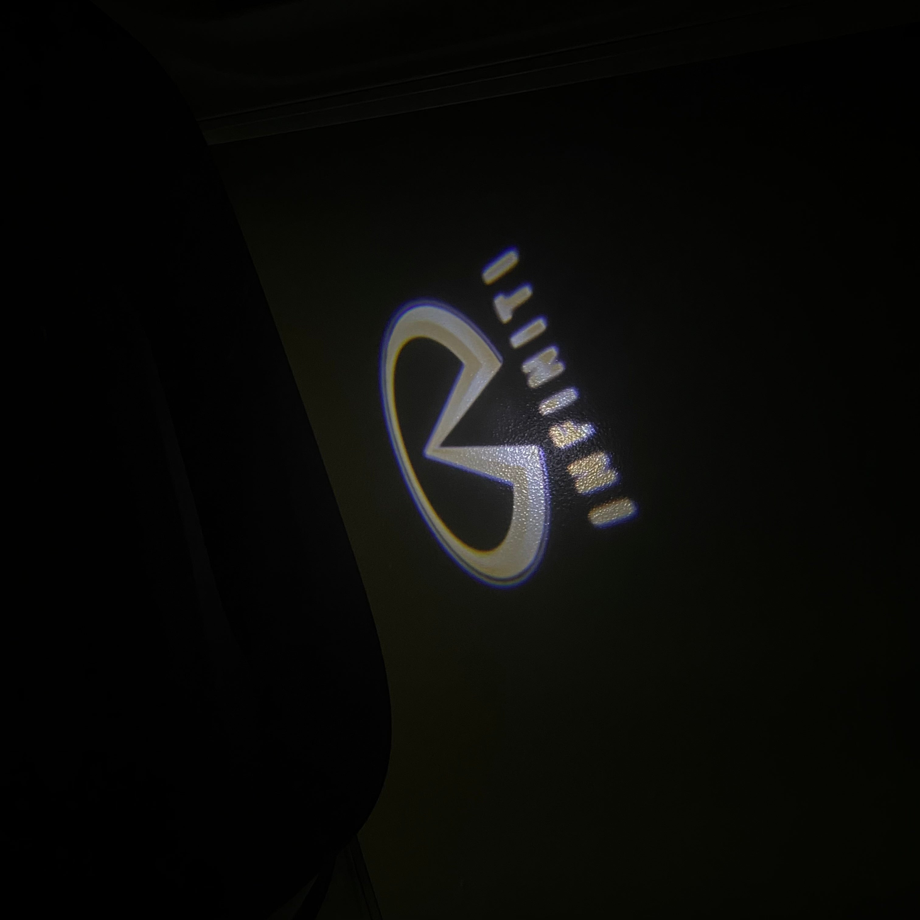 INFINITI Original  LOGO PROJECROTR LIGHTS Nr.08 (quantity 1 = 1 sets/2 door lights)
