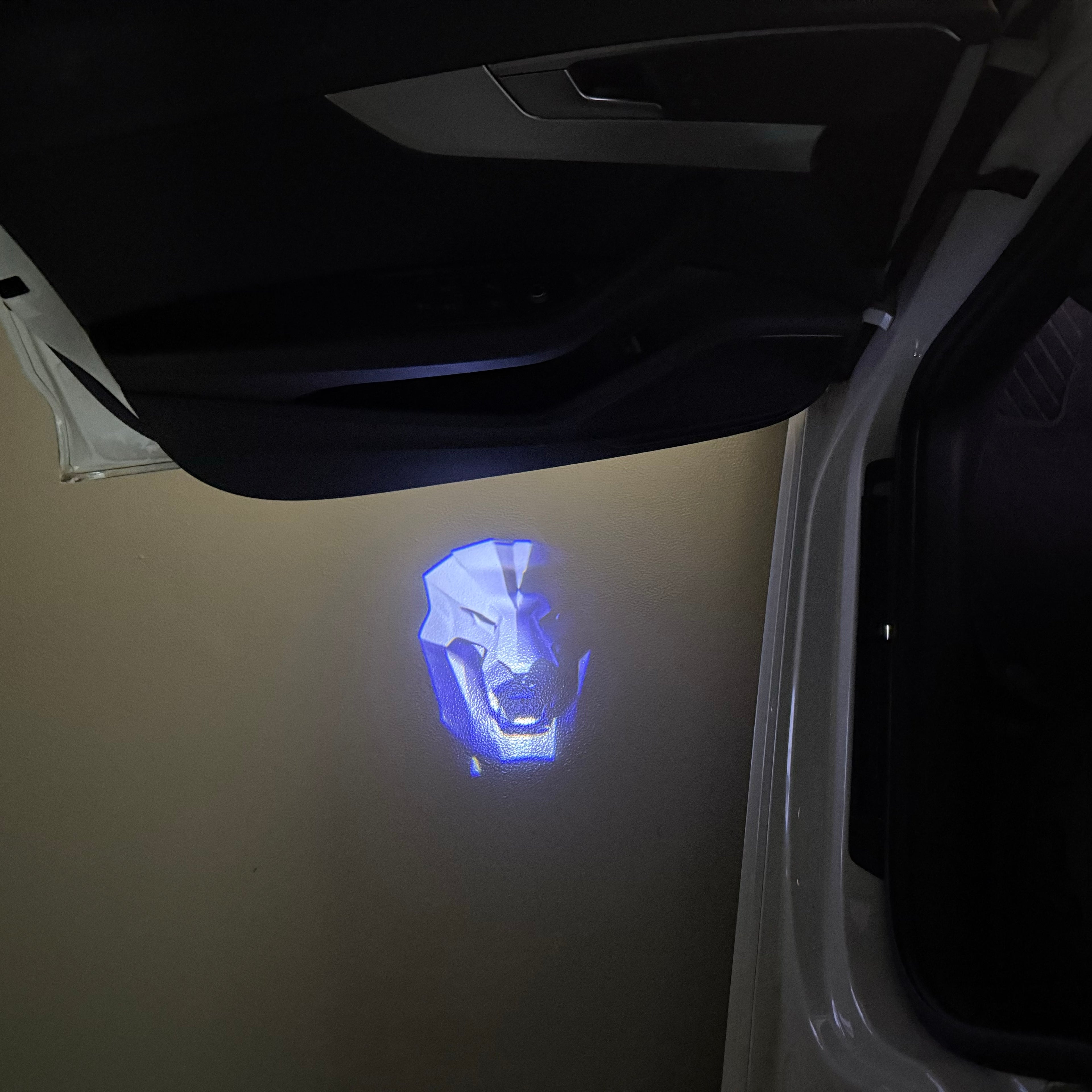 BMW M3 LOGO PROJECTOR LIGHTS Nr.24 (الكمية 1 = 1 مجموعة / 2 أضواء باب)