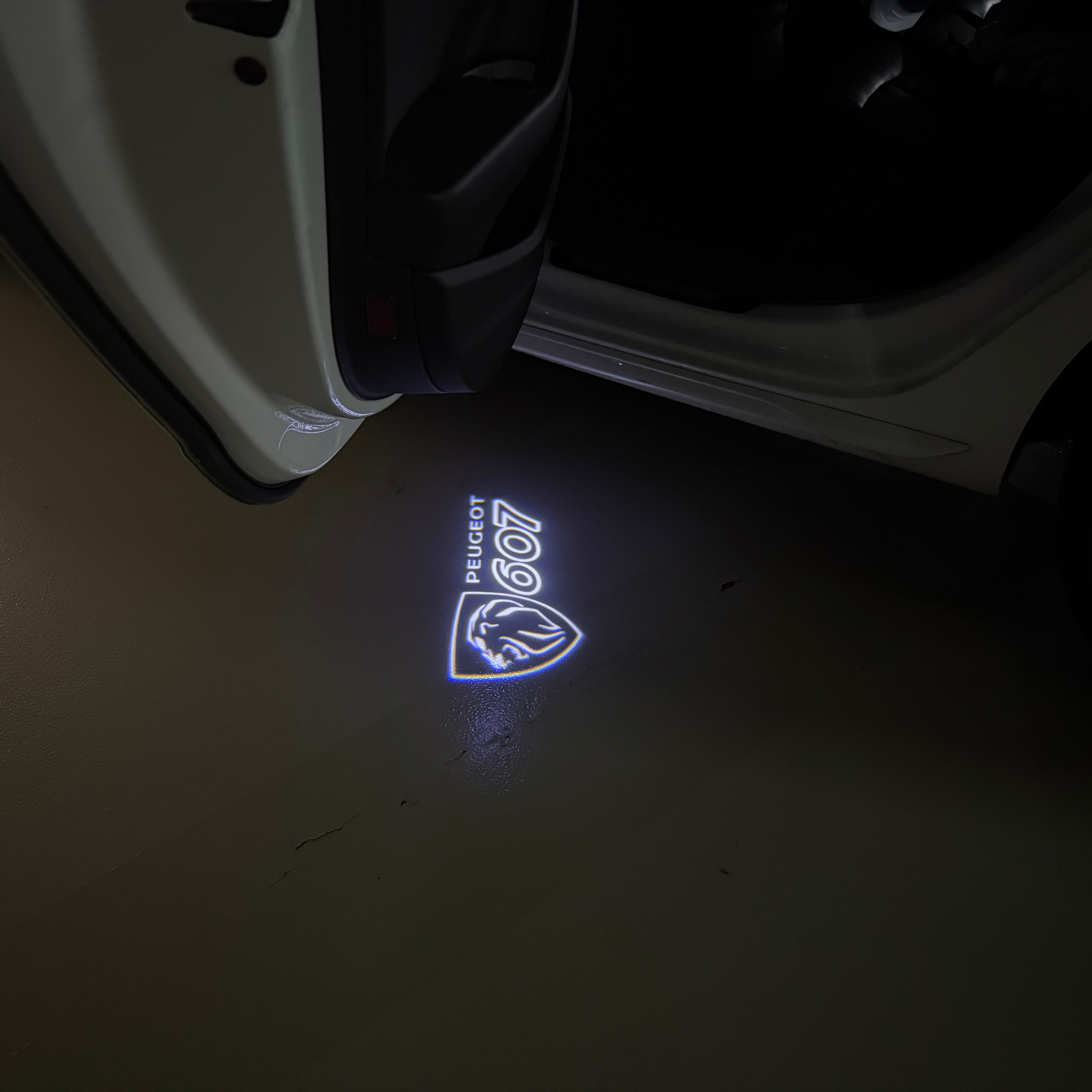 PEUGEOT 607  LOGO PROJECTOT LIGHTS (quantity 1 = 1 sets/2 door lights) Nr.6024q49