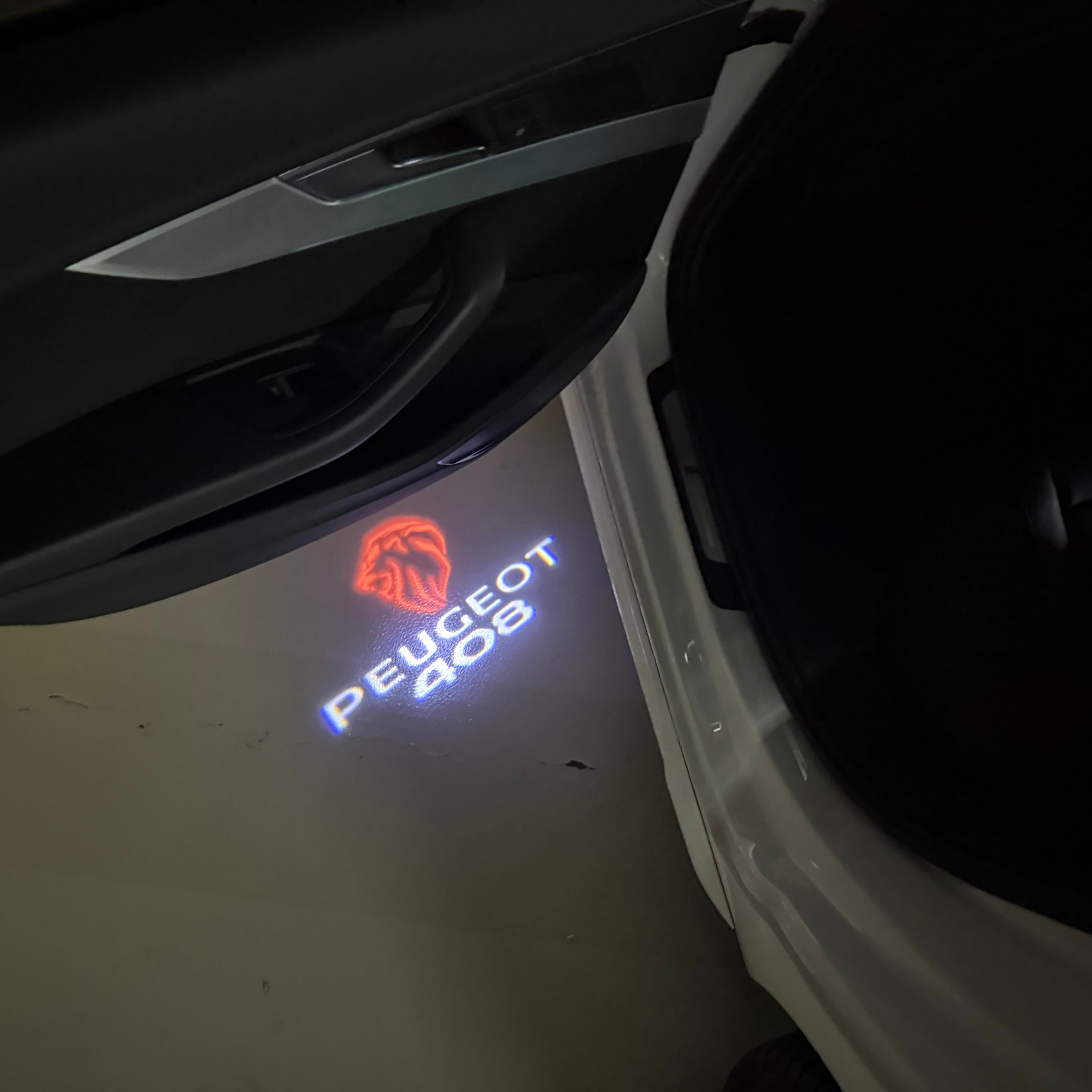 PEUGEOT  408  LOGO PROJECTOT LIGHTS (quantity 1 = 1 sets/2 door lights) Nr.6024q42