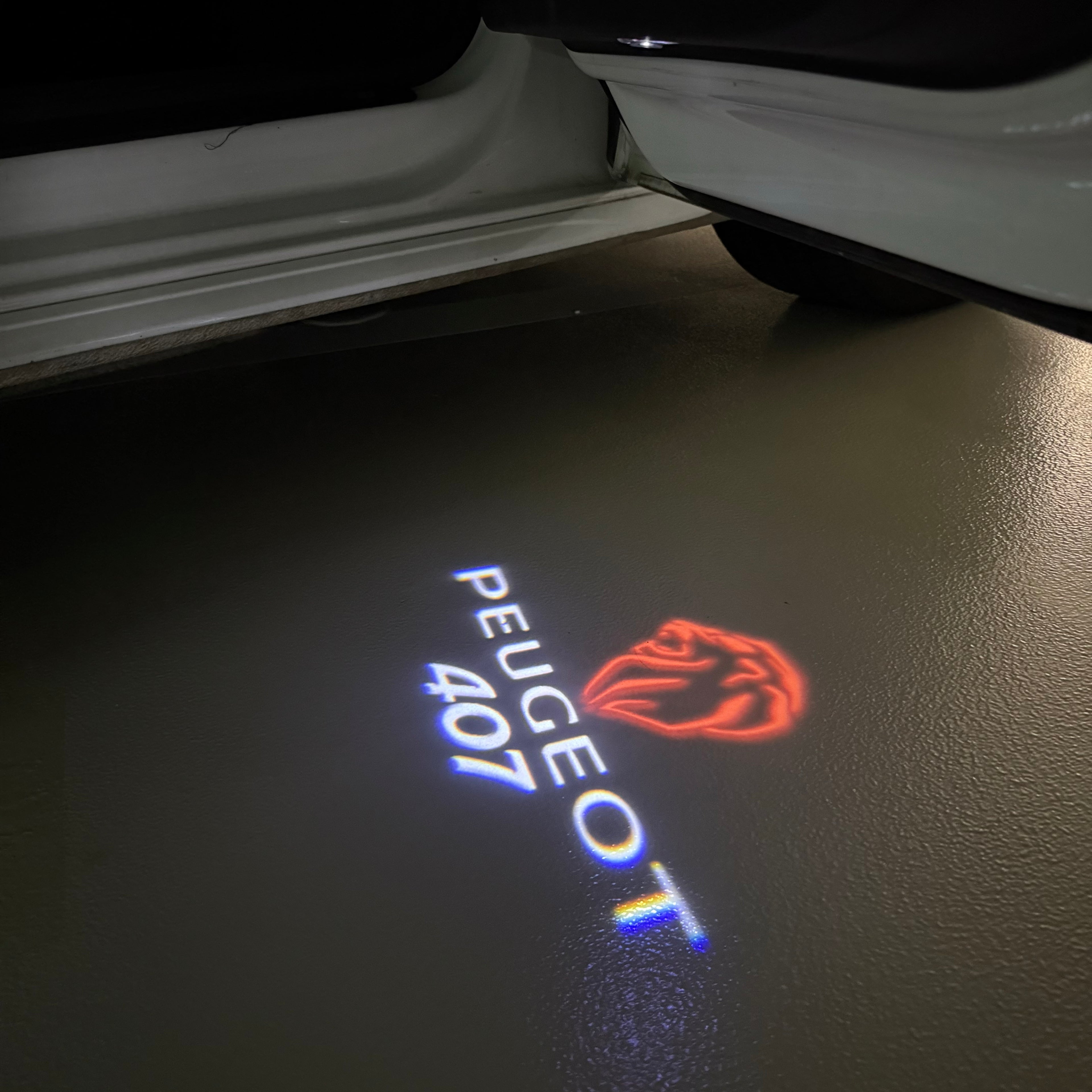 PEUGEOT  407  LOGO PROJECTOT LIGHTS (quantity 1 = 1 sets/2 door lights) Nr.6024q34