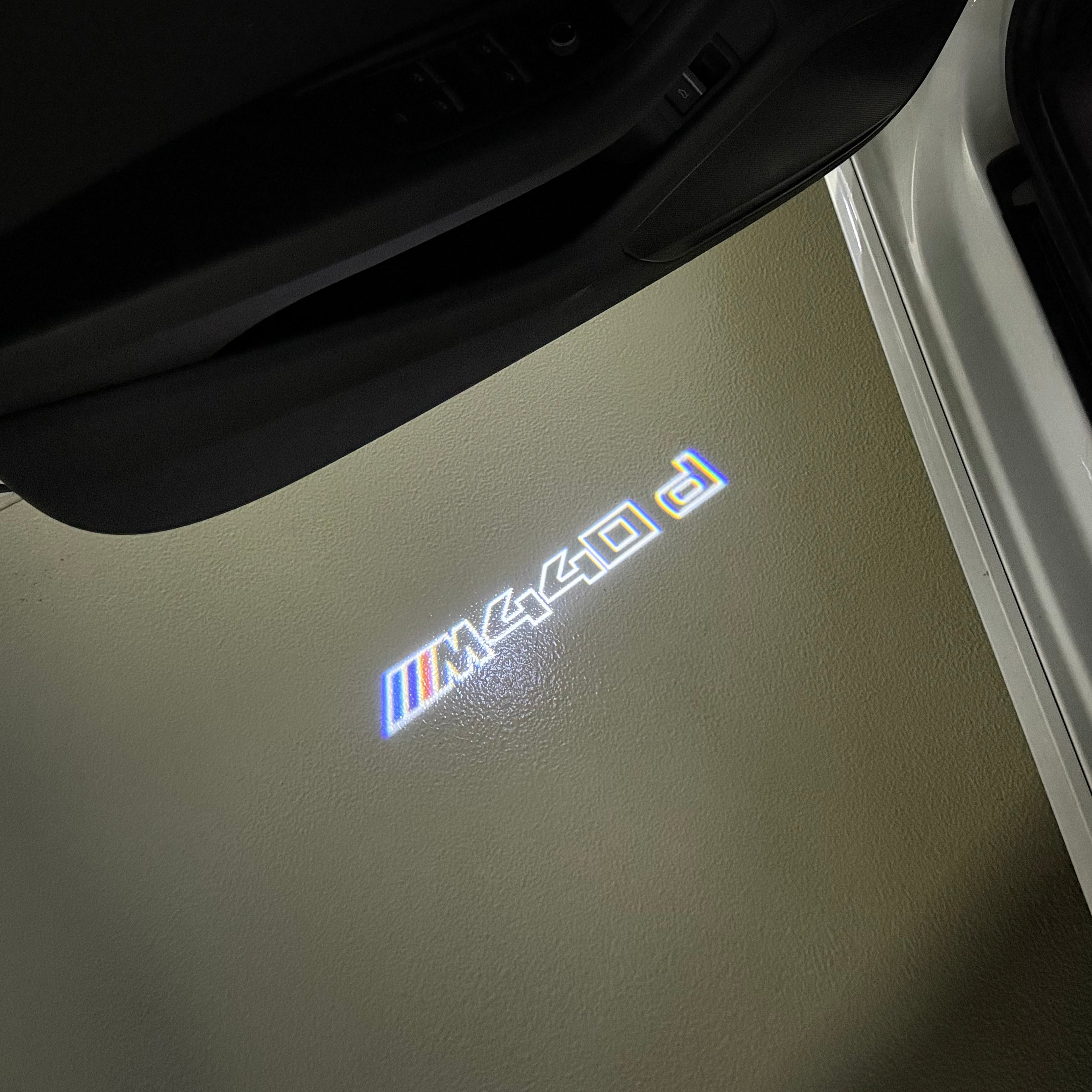 BMW M3 LOGO PROJECTOT LIGHTS Nr.24 (Menge 1 = 1 Sets/2 Türleuchten)
