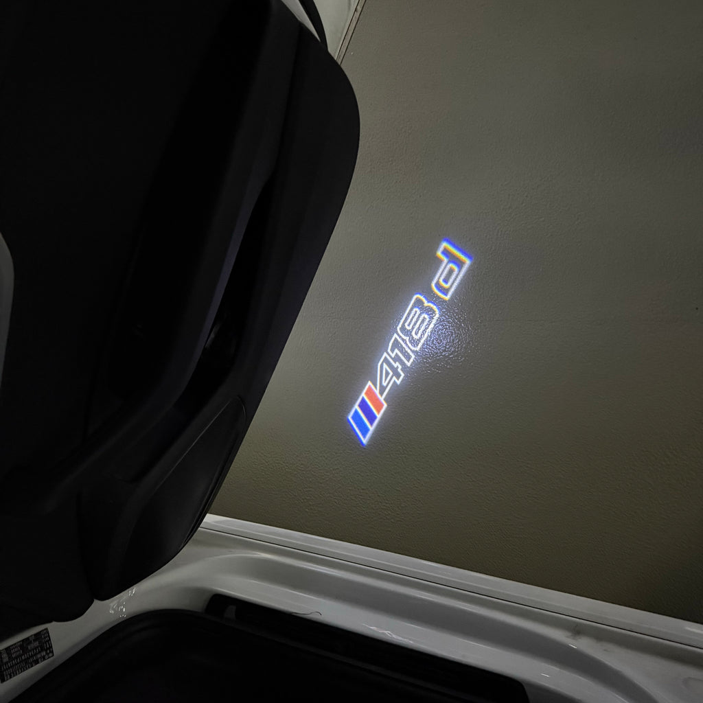 BMW M3 LOGO PROJECTOR LIGHTS Nr.24 (الكمية 1 = 1 مجموعة / 2 أضواء باب)