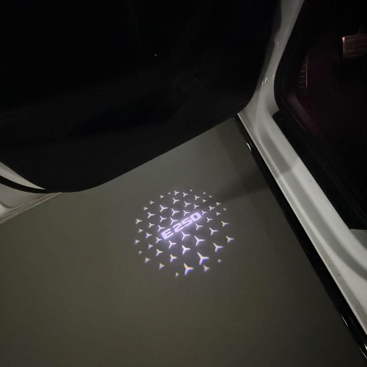 LUCI PROIETTORI LOGO MERCEDES BENZ Nr.03 (quantità 1 = 1 set / 2 luci porta)