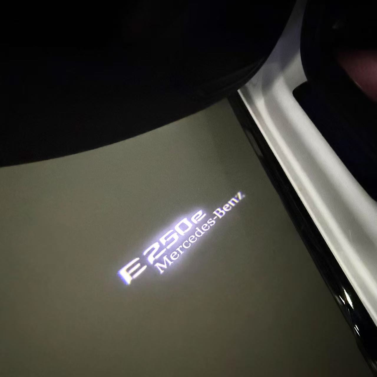 أضواء بروجكتور شعار MERCEDES BENZ رقم 03 (الكمية 1 = 1 مجموعة / 2 أضواء باب)