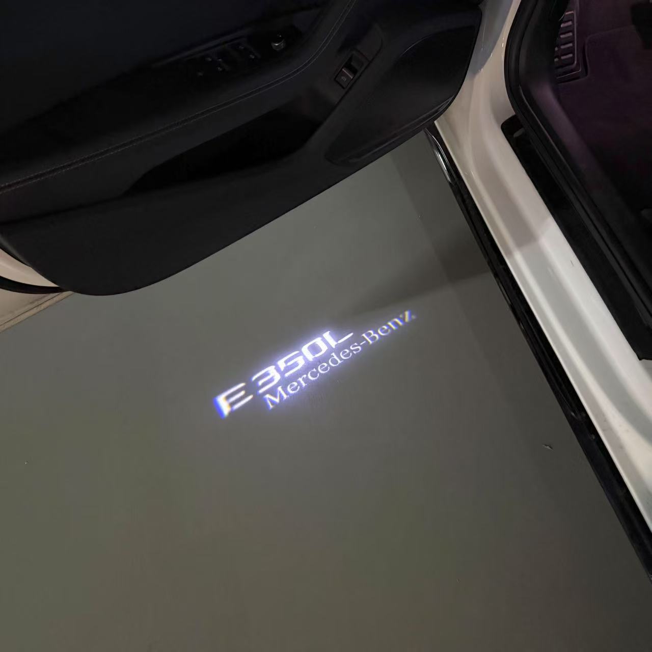 أضواء بروجكتور شعار MERCEDES BENZ رقم 03 (الكمية 1 = 1 مجموعة / 2 أضواء باب)