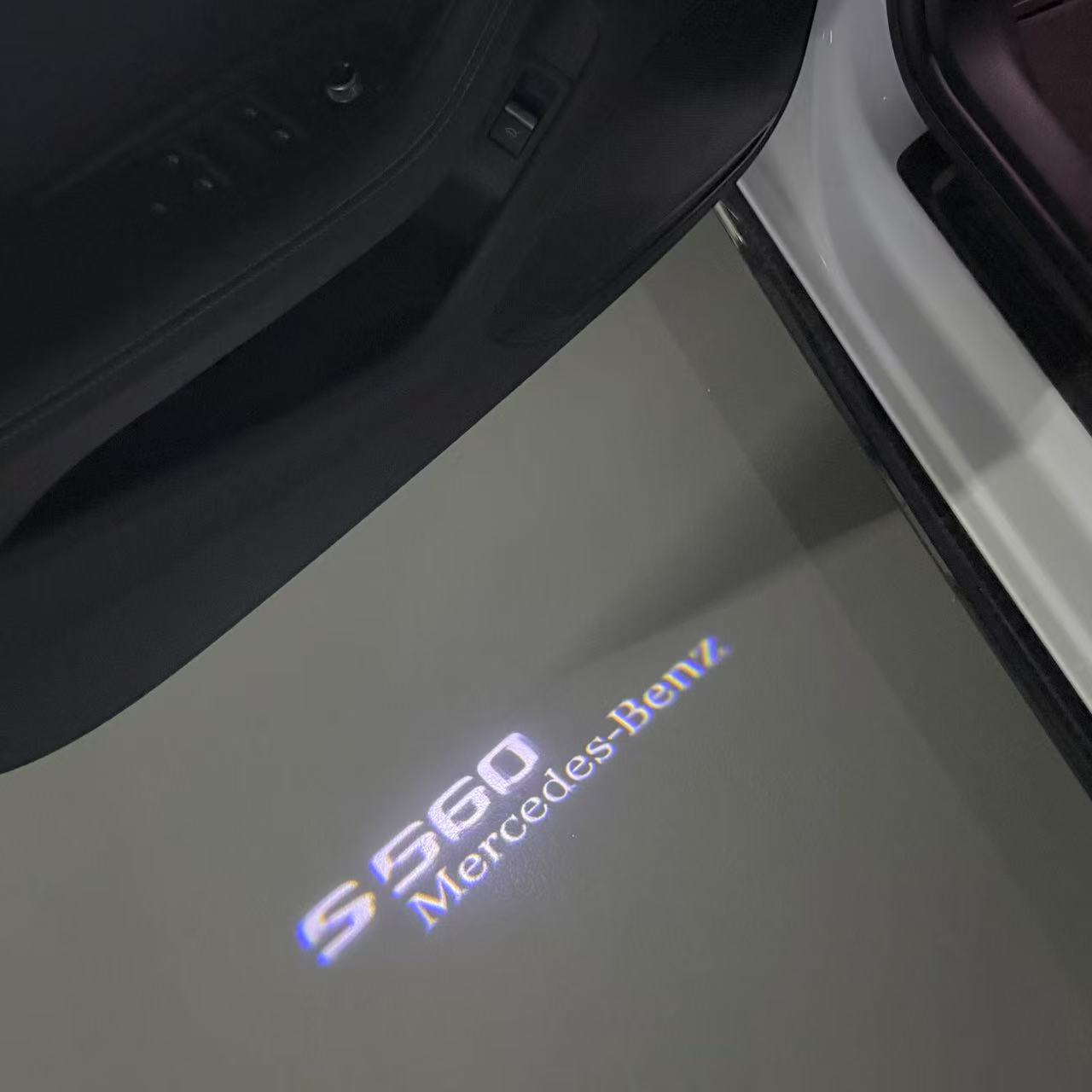 أضواء بروجكتور شعار MERCEDES BENZ رقم 03 (الكمية 1 = 1 مجموعة / 2 أضواء باب)