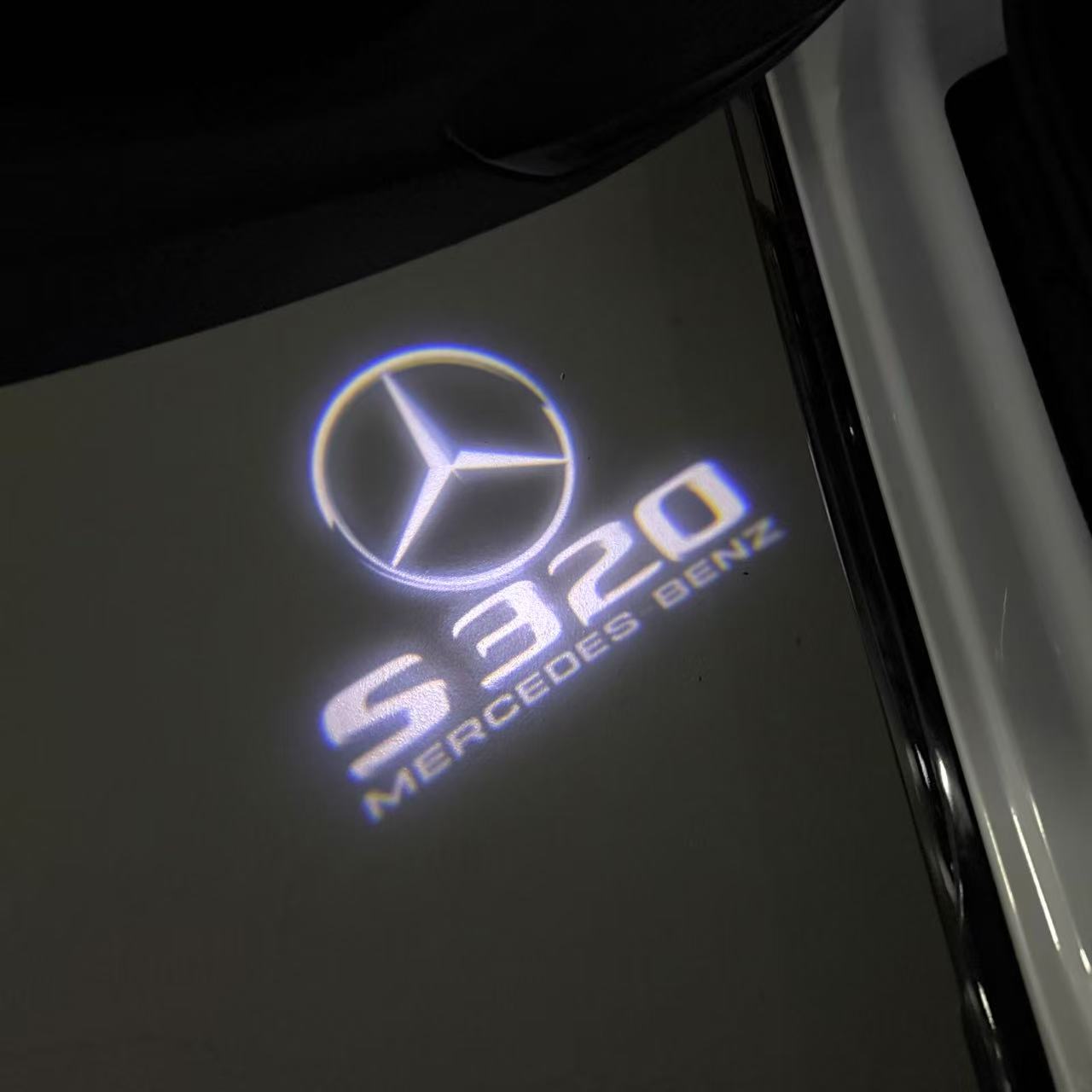 أضواء بروجكتور شعار MERCEDES BENZ رقم 03 (الكمية 1 = 1 مجموعة / 2 أضواء باب)