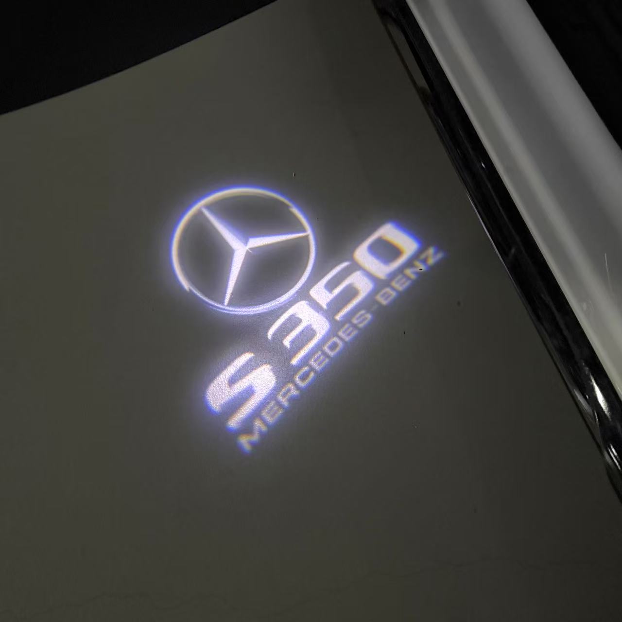 أضواء بروجكتور شعار MERCEDES BENZ رقم 03 (الكمية 1 = 1 مجموعة / 2 أضواء باب)