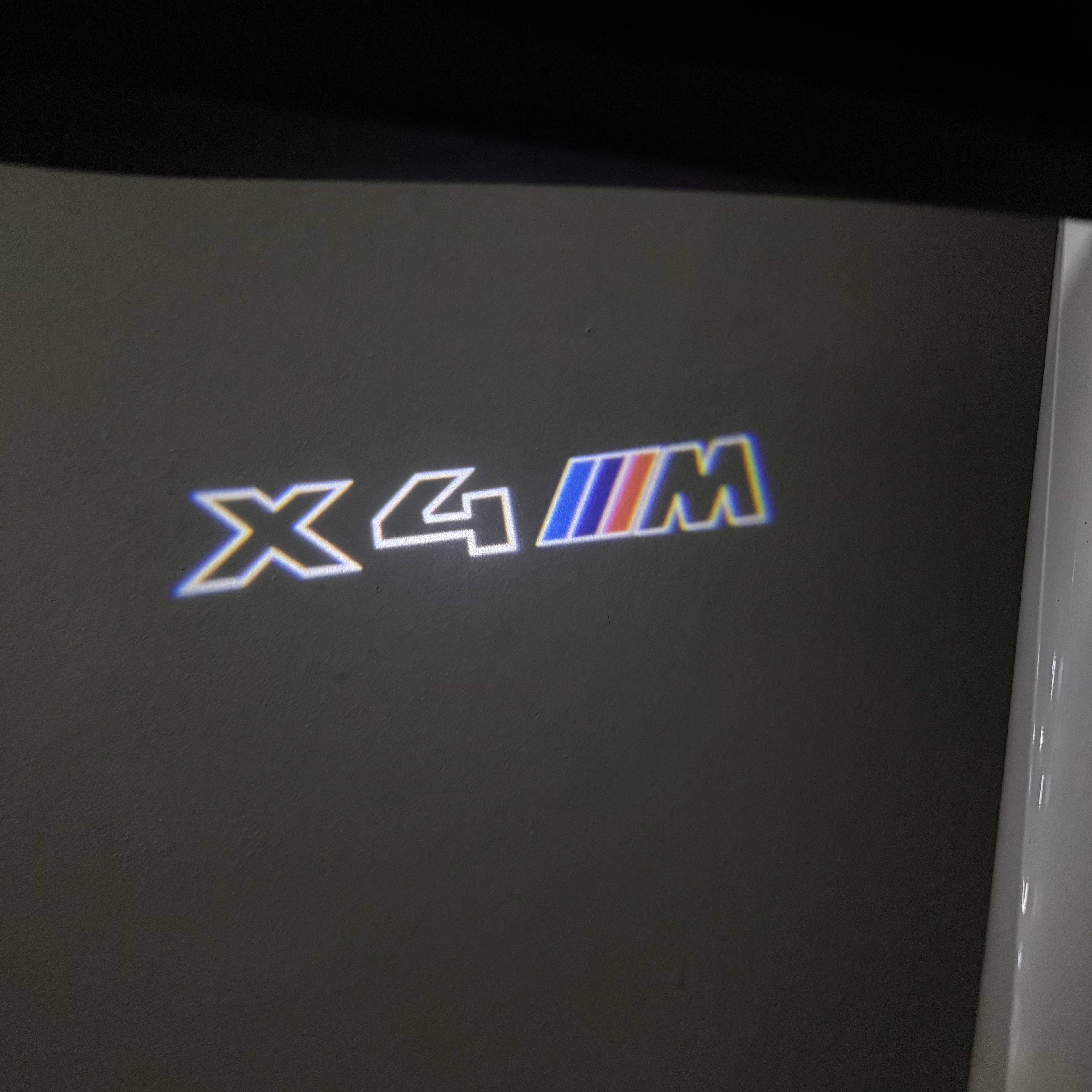 BMW M3 LOGO PROJECTOR LIGHTS Nr.24 (الكمية 1 = 1 مجموعة / 2 أضواء باب)