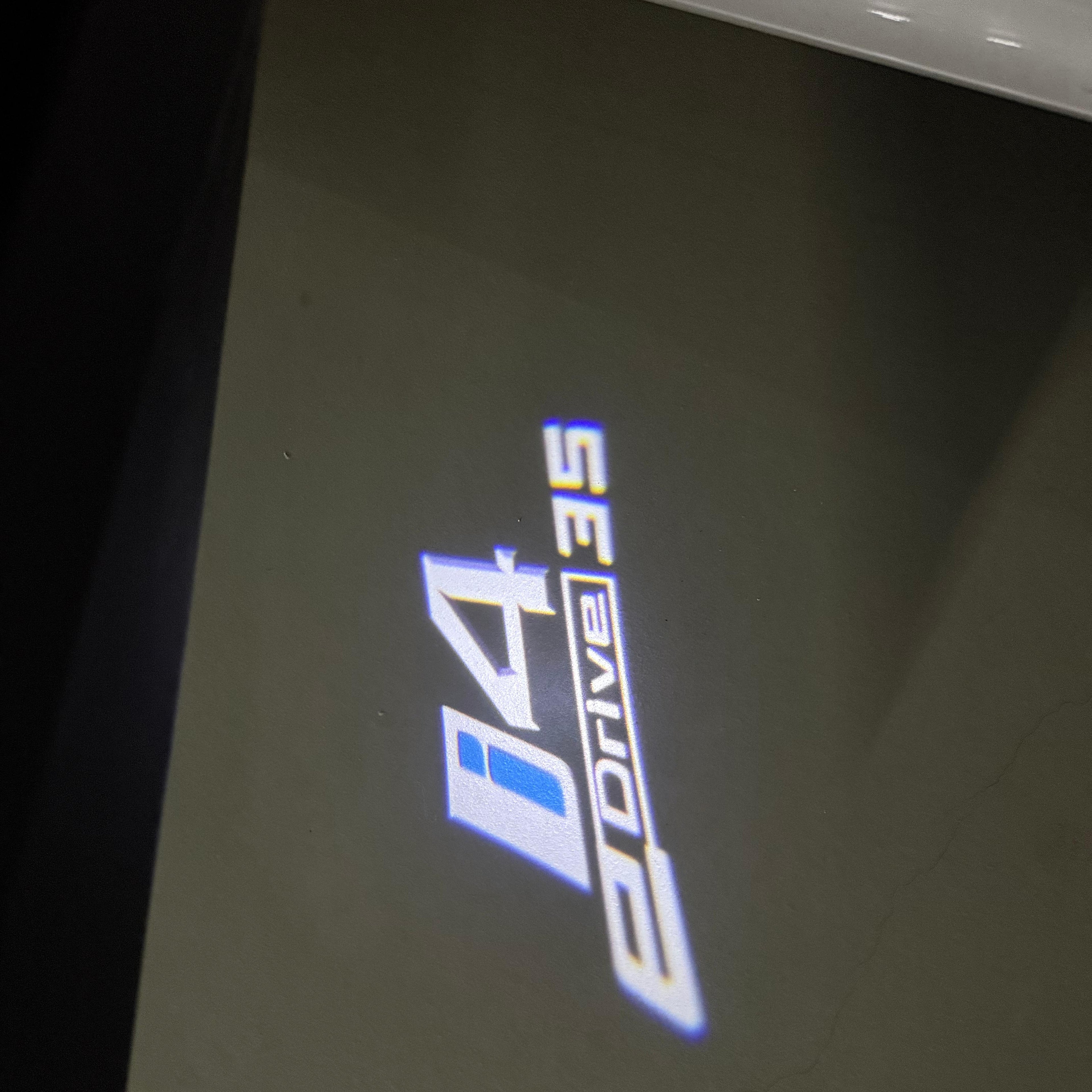 ÉCLAIRAGE DE PROJECTEUR BMW M3 LOGO Nr.24 (quantité 1 = 1 jeux / 2 feux de porte)