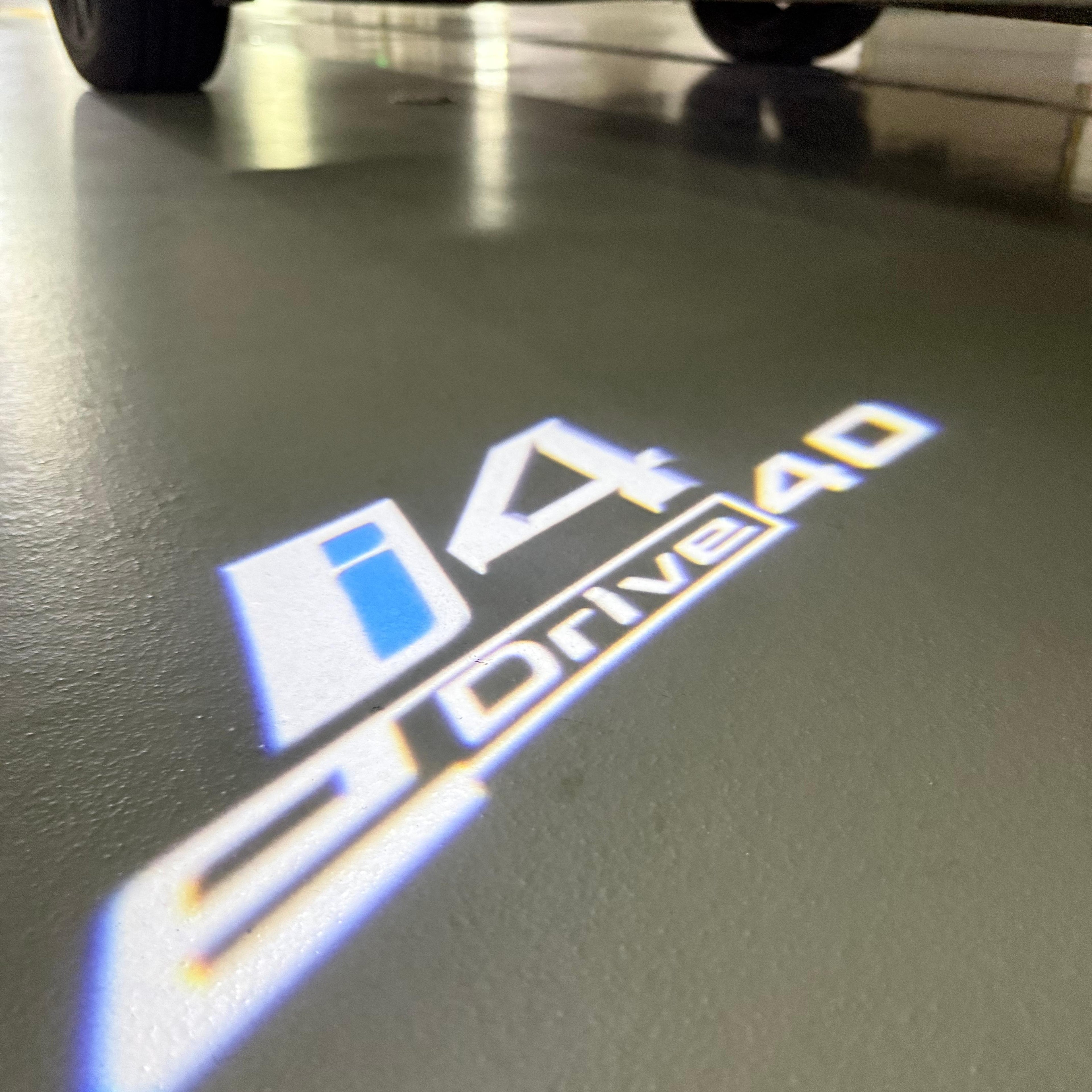 ÉCLAIRAGE DE PROJECTEUR BMW M3 LOGO Nr.24 (quantité 1 = 1 jeux / 2 feux de porte)