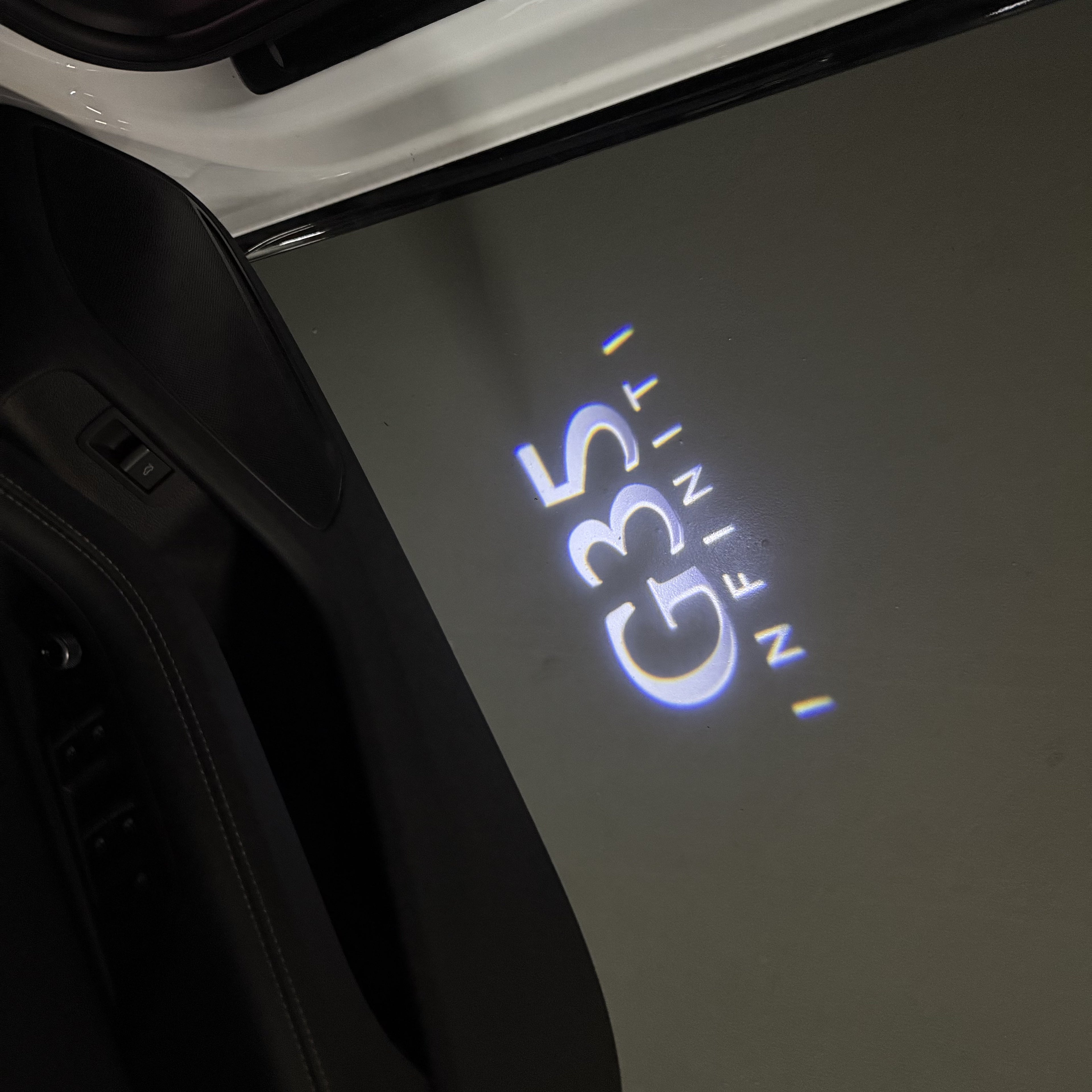INFINTI QX56 LOGO PROJECROTR LIGHTS Nr.74 (Menge 1 = 1 Sets/2 Türleuchten)