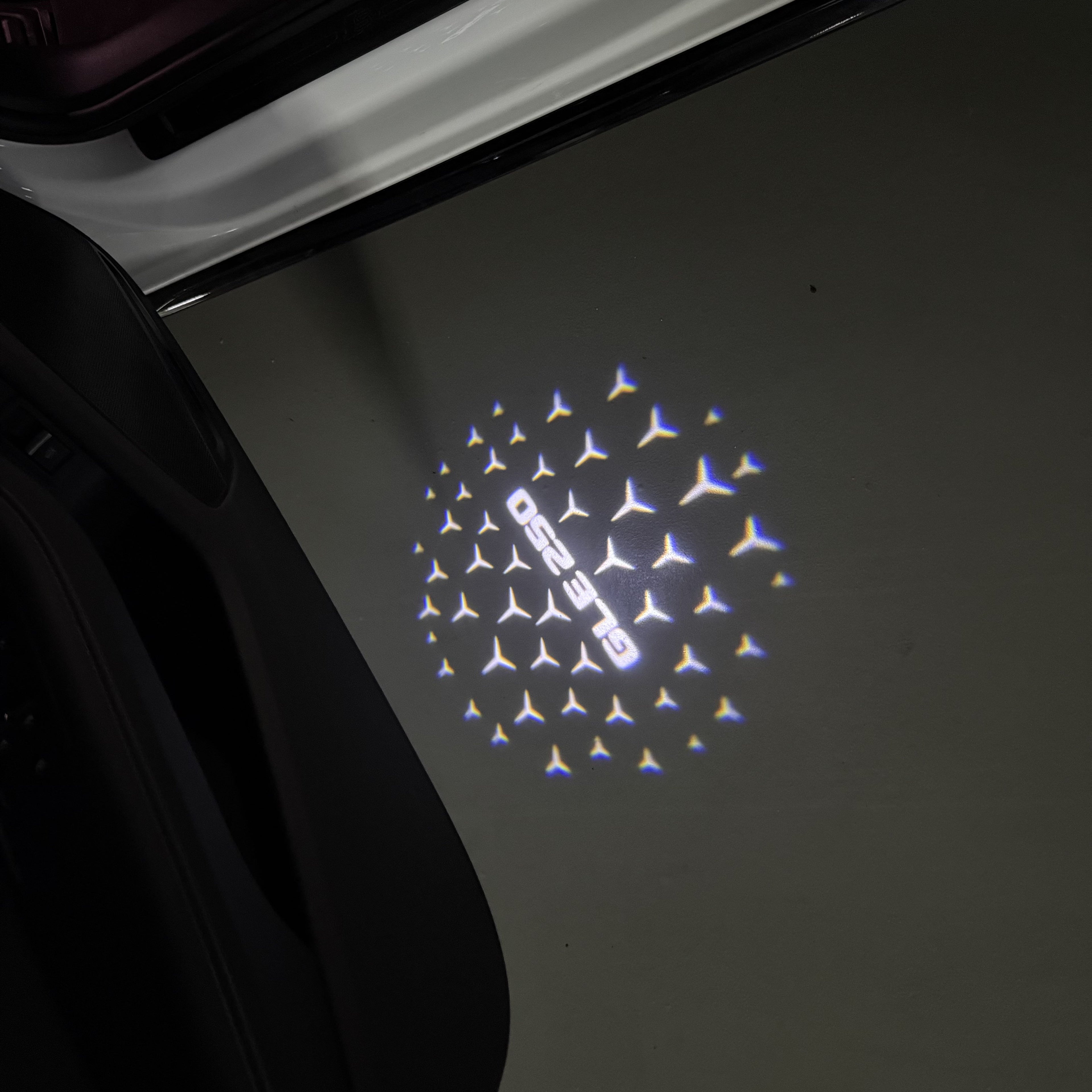 أضواء بروجكتور شعار MERCEDES BENZ رقم 03 (الكمية 1 = 1 مجموعة / 2 أضواء باب)