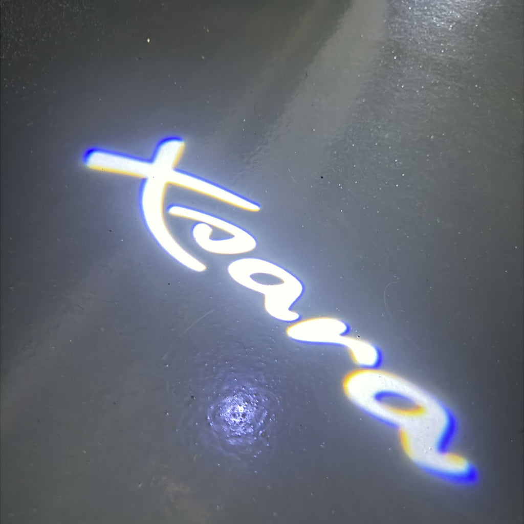 BMW M3 LOGO PROJECTOR LIGHTS Nr.24 (الكمية 1 = 1 مجموعة / 2 أضواء باب)