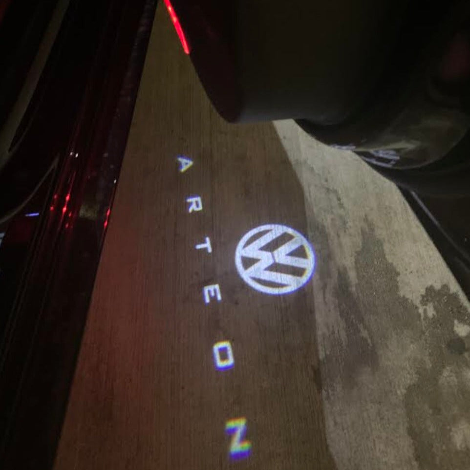 Volkswagen Arteon Luces de puerta Logo Nr. 84 (cantidad 1 = 2 películas con logotipo / 2 luces de puerta）