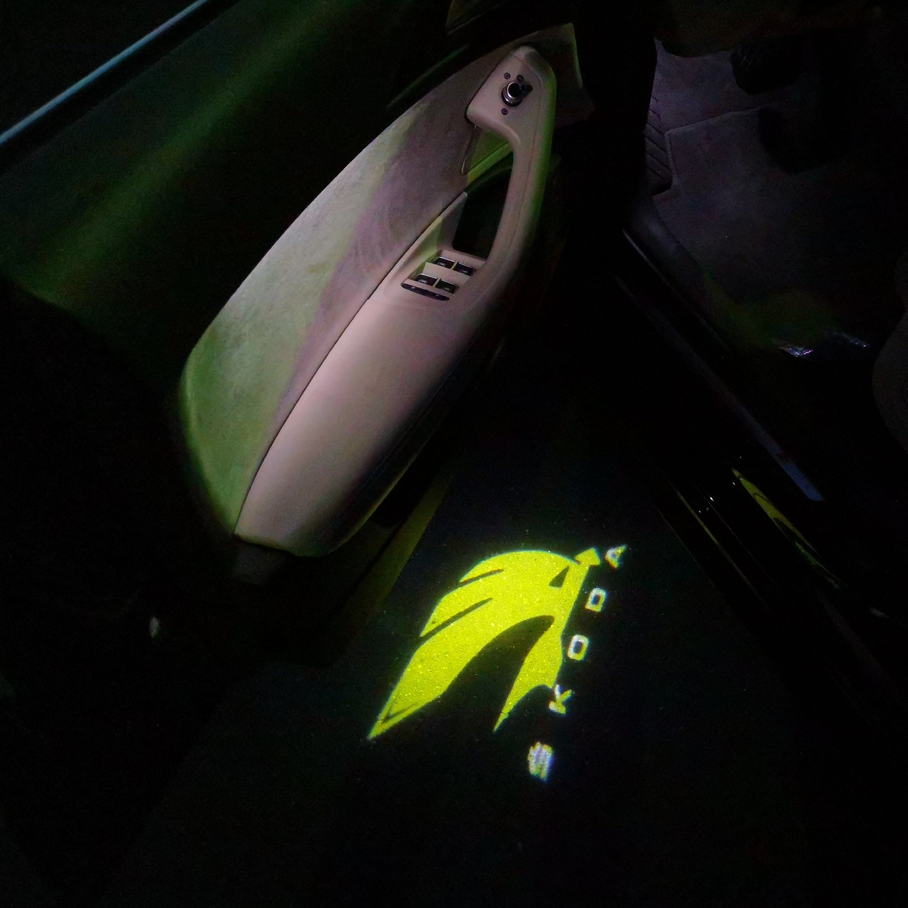 SKODA LOGO PROJECTOT LIGHTS Nr. 38 (quantità 1 = 2 Logo Film / 2 luci porta)