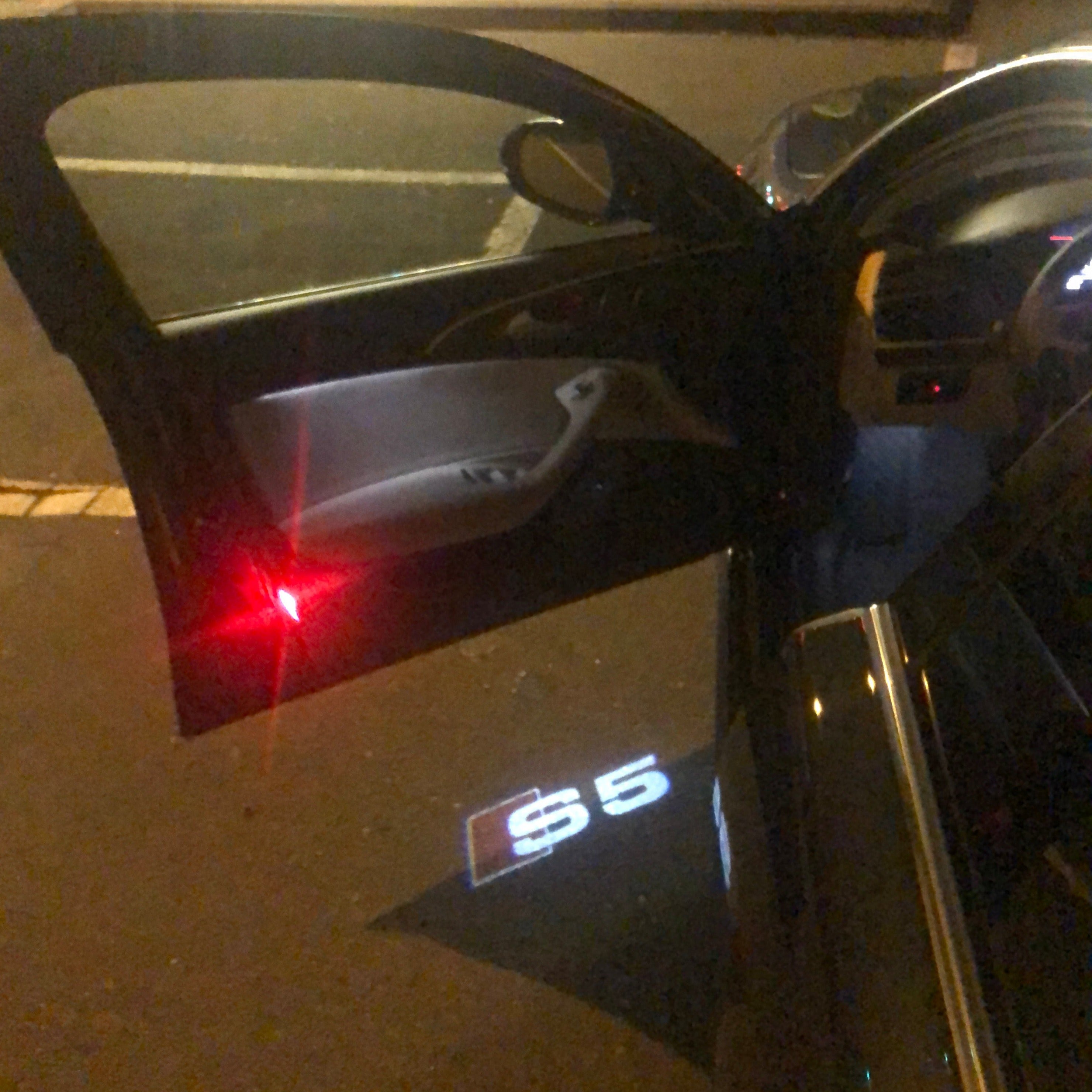 LAMPES DE PROJECTEUR AUDI LOGO N ° 26 (quantité 1 = 2 films de logo / 2 lumières de porte)
