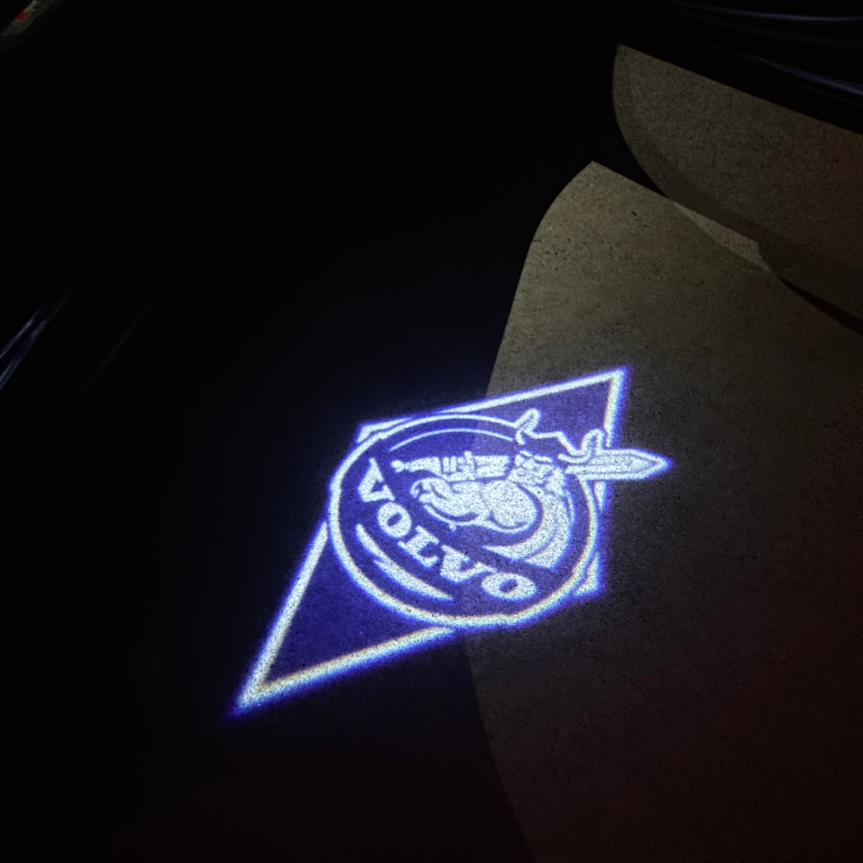 Volvo LOGO PROJECROTR LIGHTS Nr.137 (cantidad 1 = 2 logo película / 2 luces de puerta)