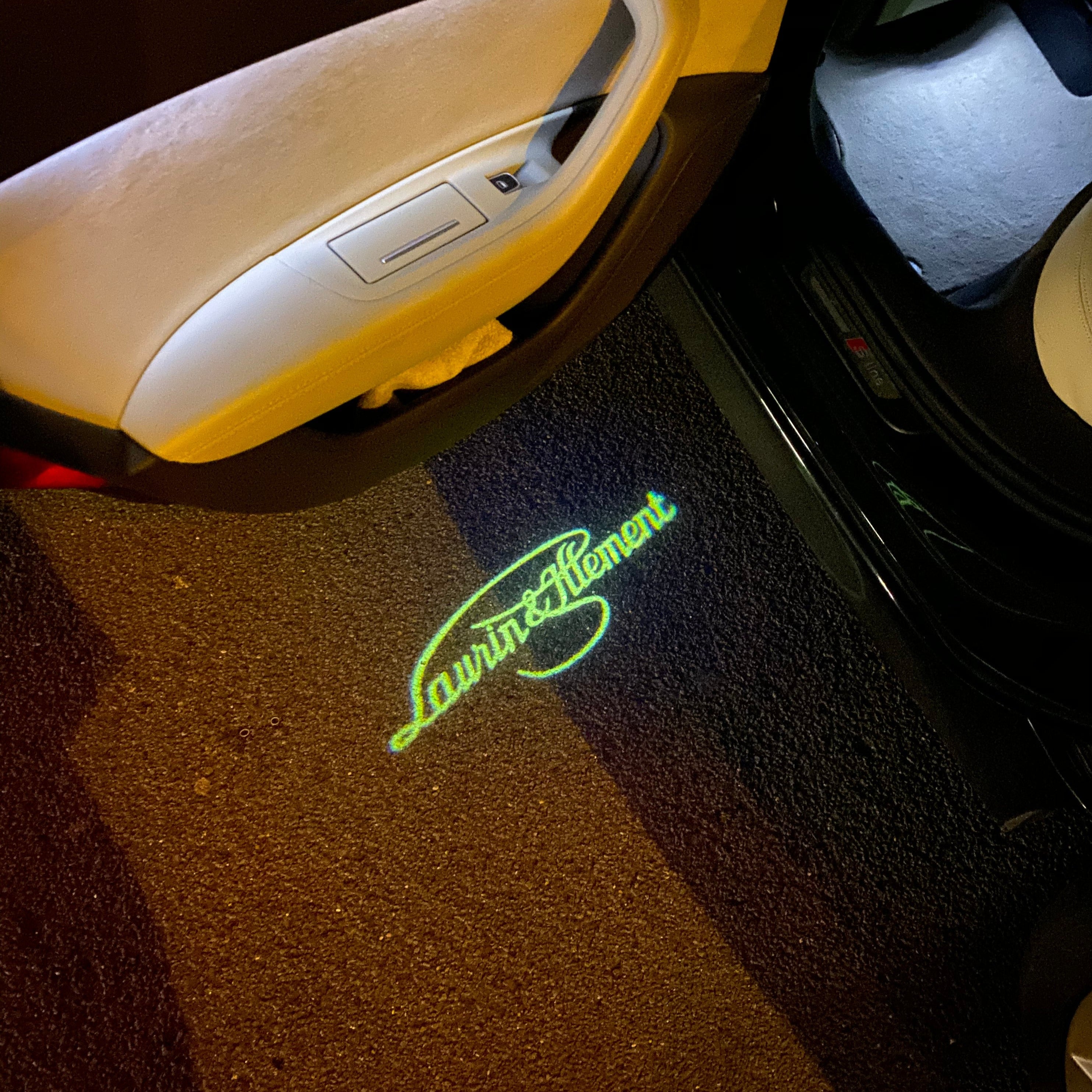 SKODA Laurin&klement LOGO PROJECTOT LIGHTS Nr.19 (cantidad 1 = 2 logo films /2 luces de puerta)