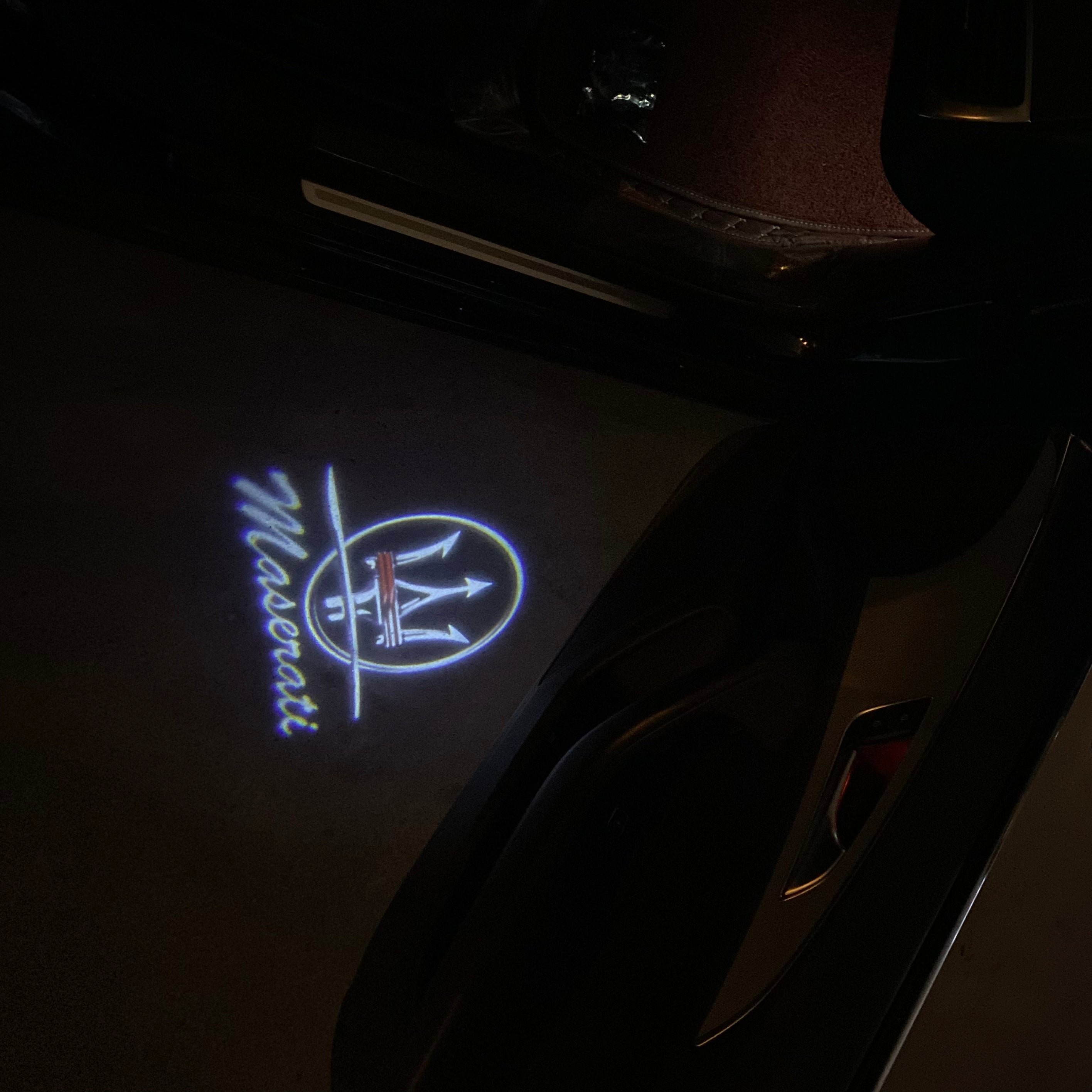 مازيراتي LOGO PROJECROTR أضواء Nr.01 (الكمية 1 = 1 مجموعات / 2 أضواء الباب)
