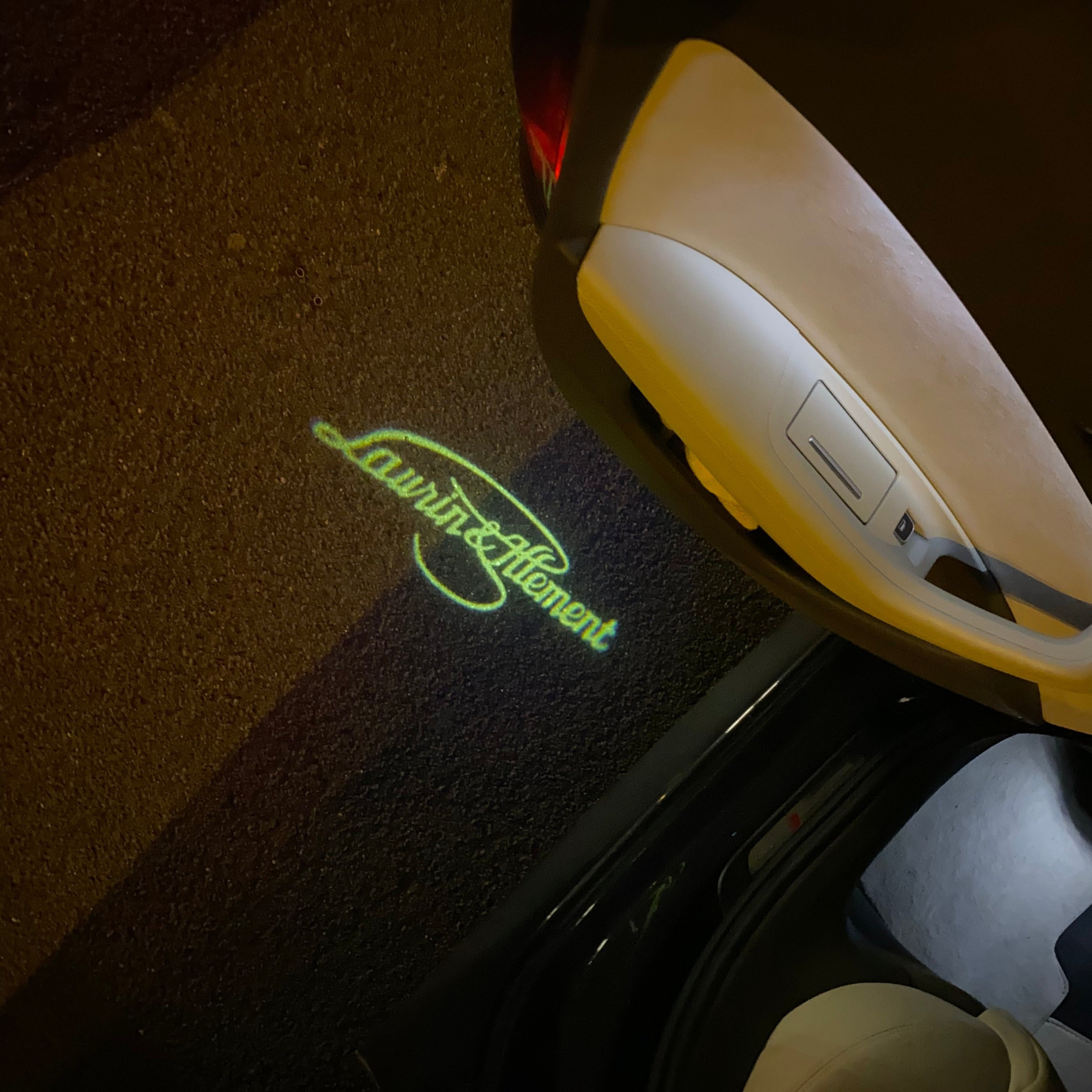 SKODA Laurin&klement LOGO PROJECTOT LIGHTS Nr.19 (cantidad 1 = 2 logo films /2 luces de puerta)