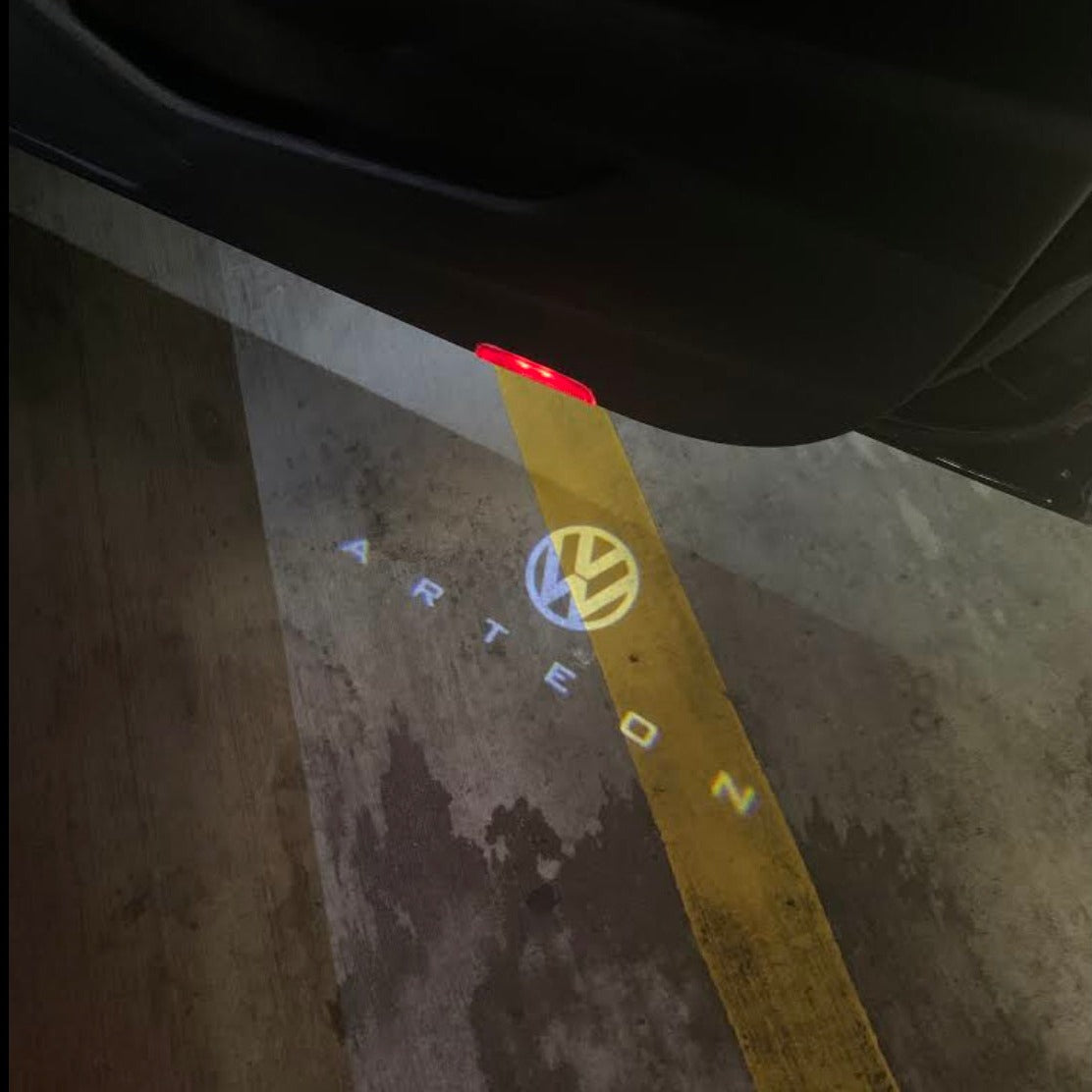 Volkswagen Arteon Luces de puerta Logo Nr. 84 (cantidad 1 = 2 películas con logotipo / 2 luces de puerta）