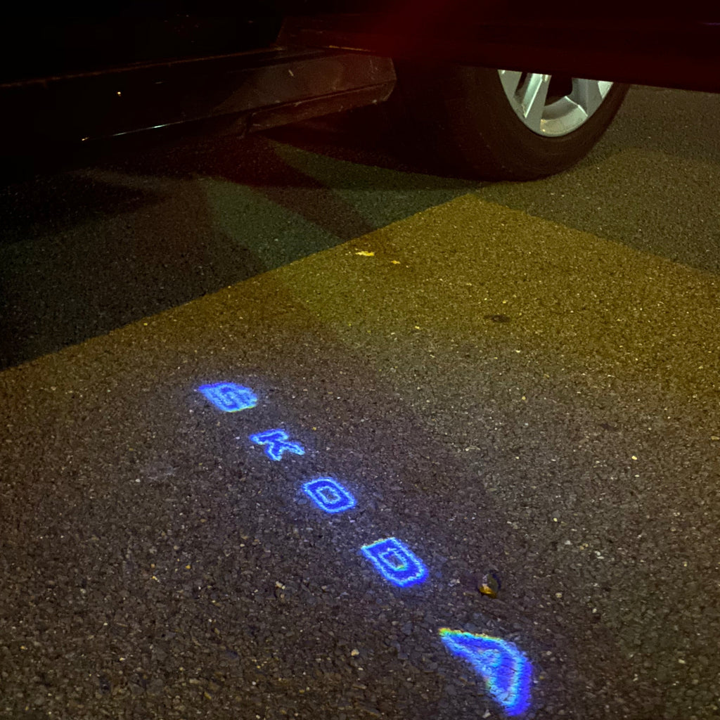 SKODA LOGO PROJECTOT LIGHTS Nr.19 (quantité 1 = 2 Logo Films /2 feux de porte)