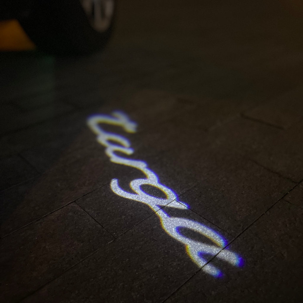 PORSCHE LOGO PROJECTOT LIGHTS Nr.68 (cantidad 1 = 2 logo película / 2 luces de puerta)