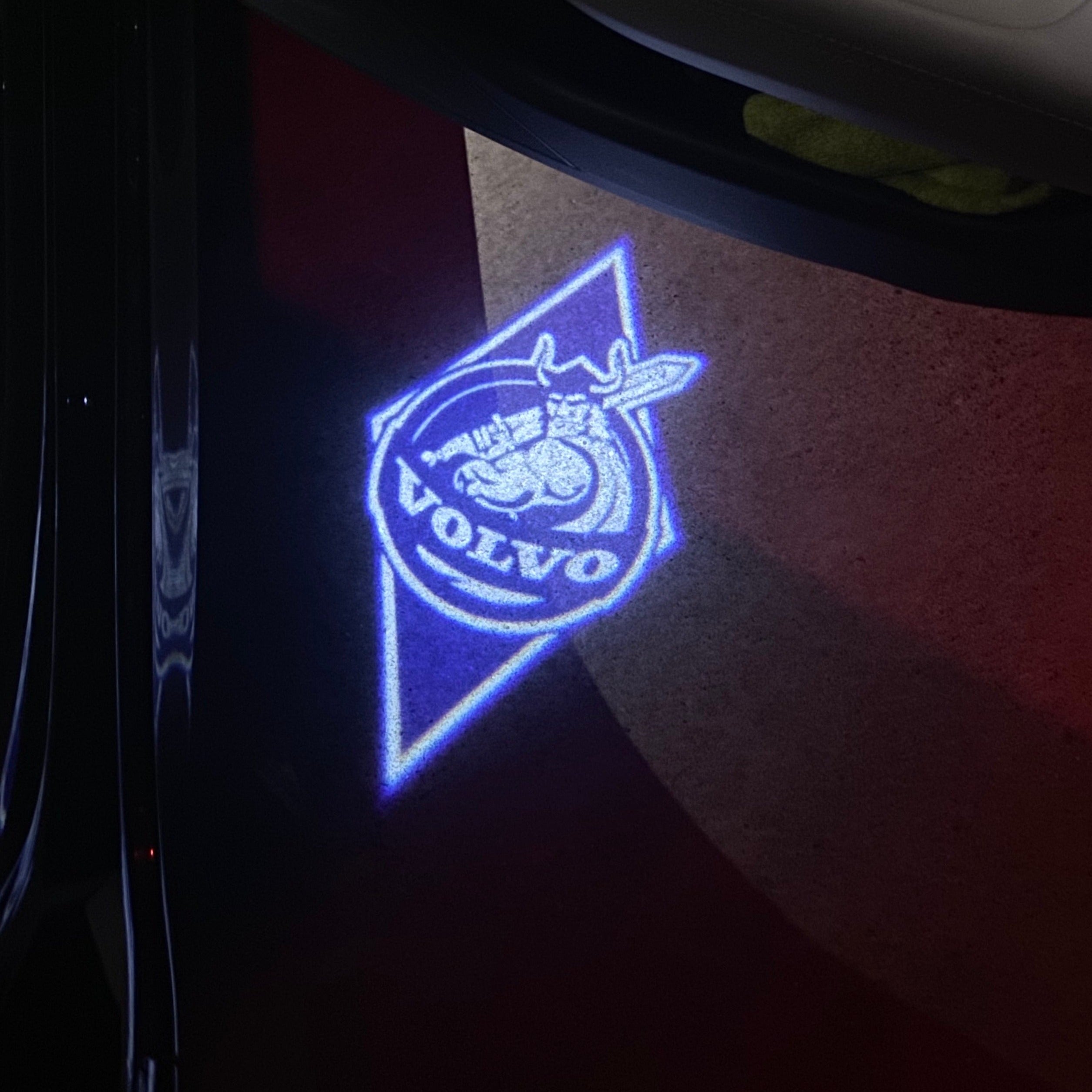 Volvo LOGO PROJECROTR LIGHTS Nr.137 (cantidad 1 = 2 logo película / 2 luces de puerta)