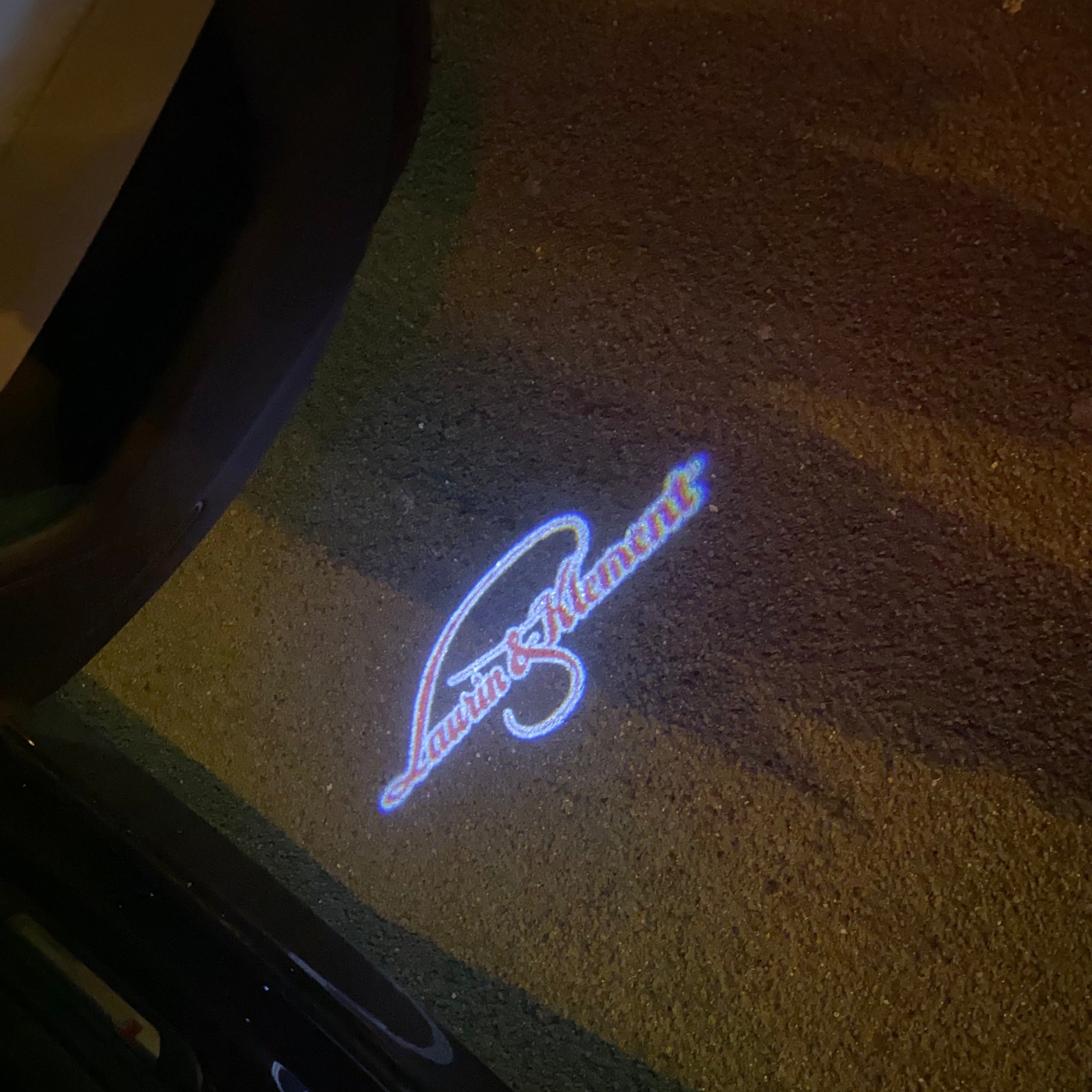 SKODA Laurin&klement LOGO PROJECTOT LIGHTS Nr.19 (cantidad 1 = 2 logo films /2 luces de puerta)