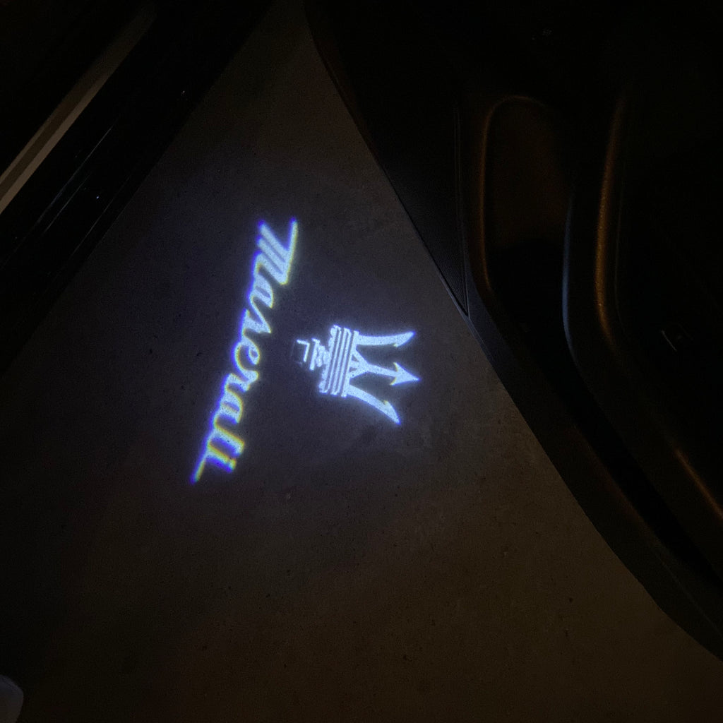 LUCES Maserati LOGO PROJECROTR Nr.01 (cantidad 1 = 1 juegos / 2 luces de puerta)